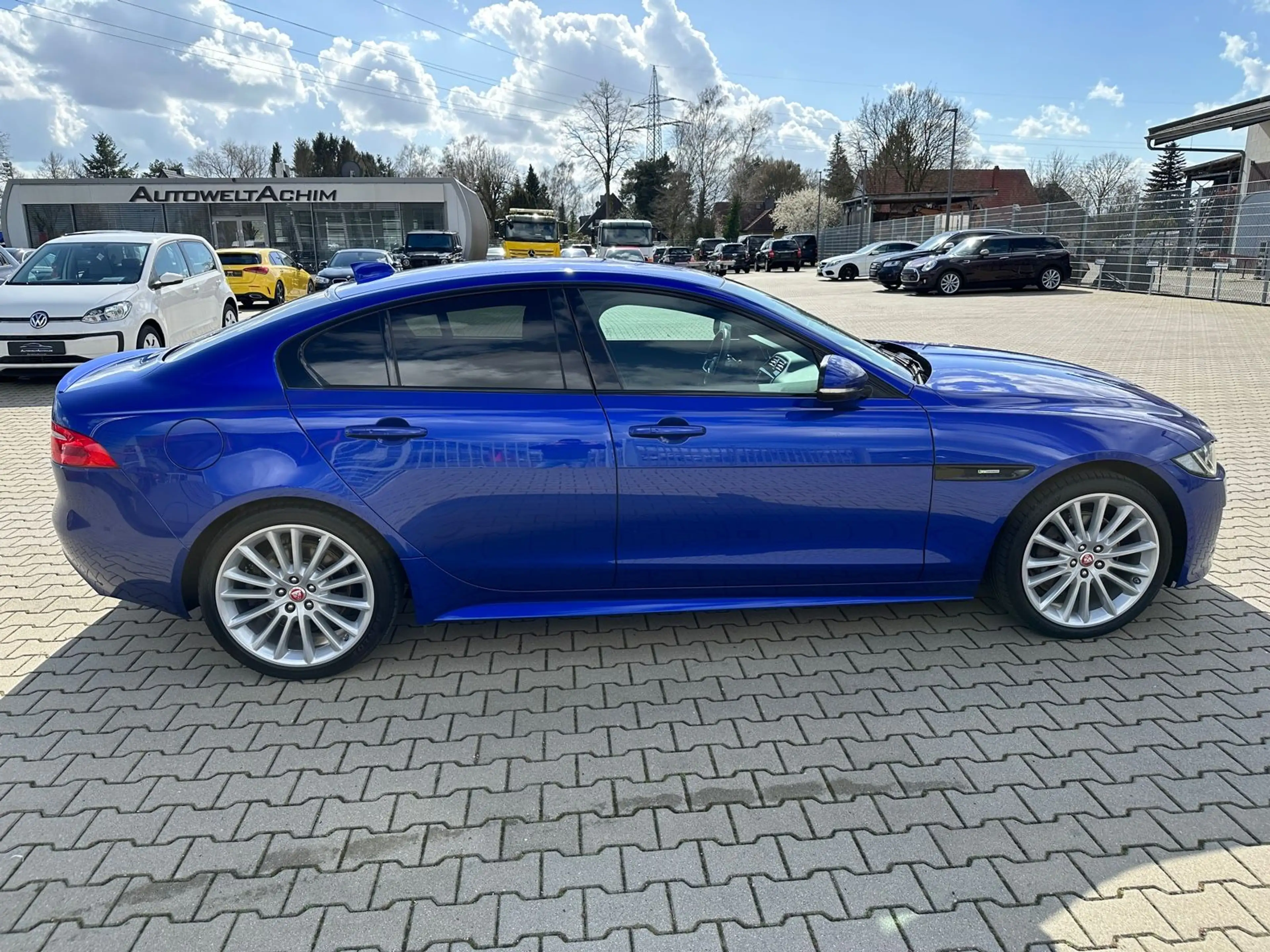 Jaguar XE R-Sport — photo 7