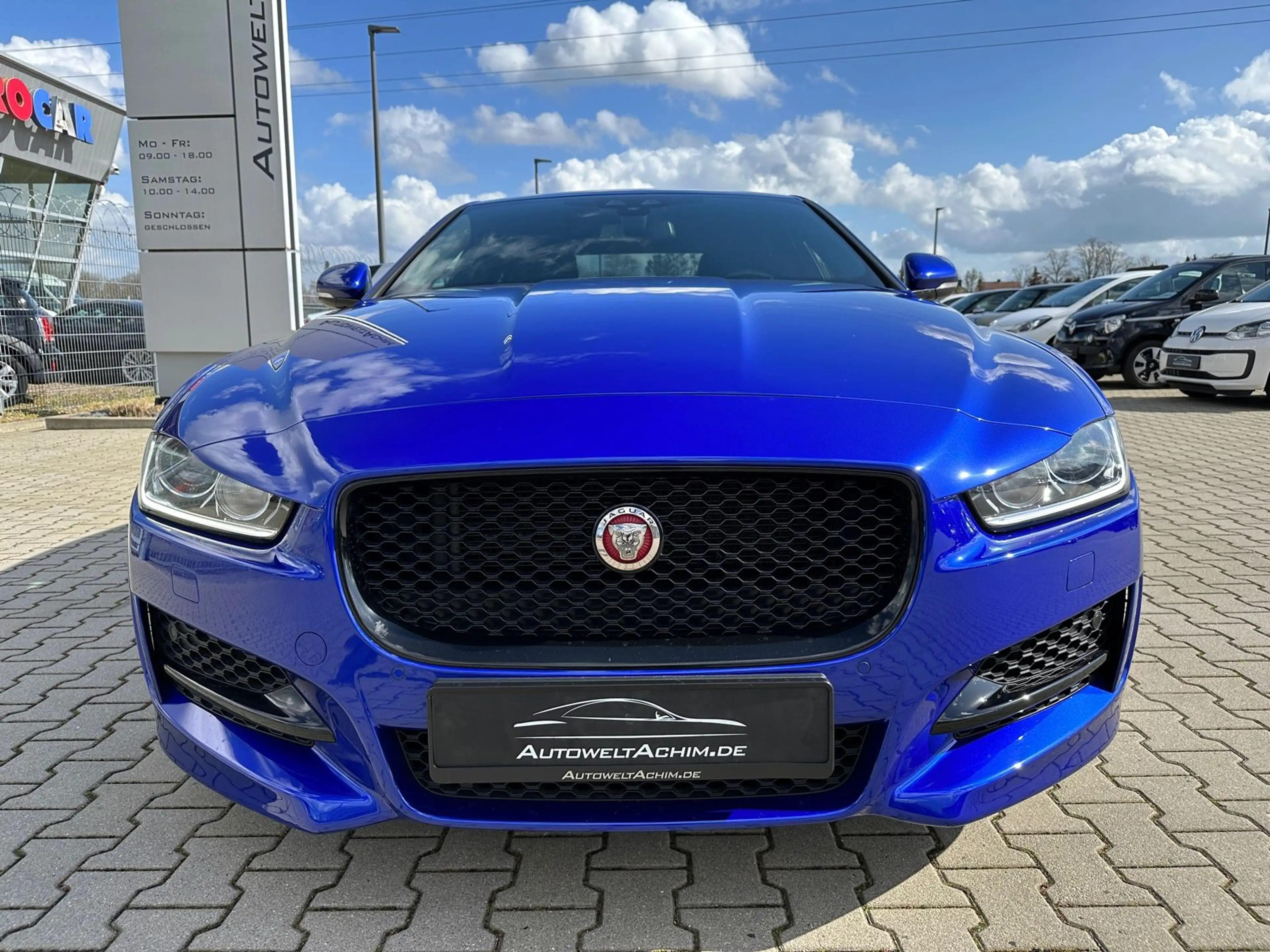Jaguar XE R-Sport — photo 4