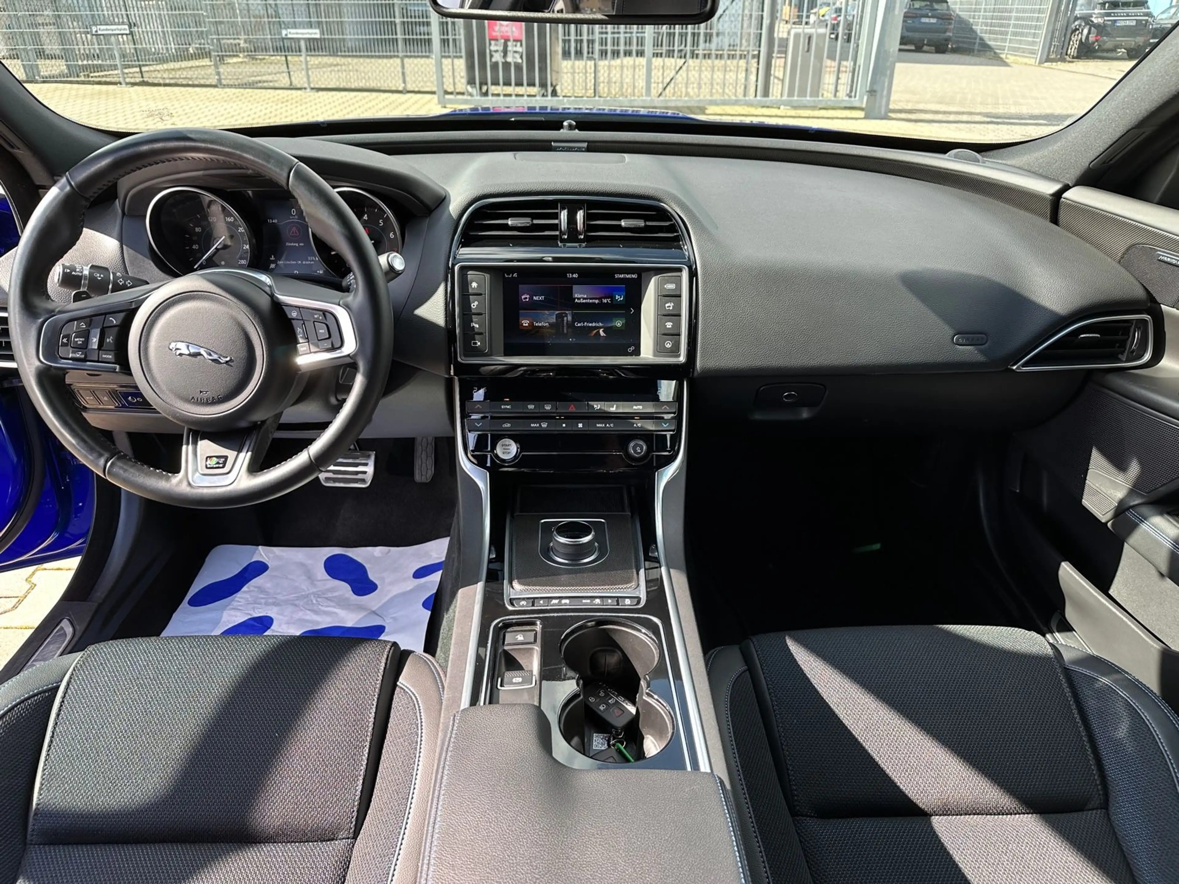 Jaguar XE R-Sport — photo 15