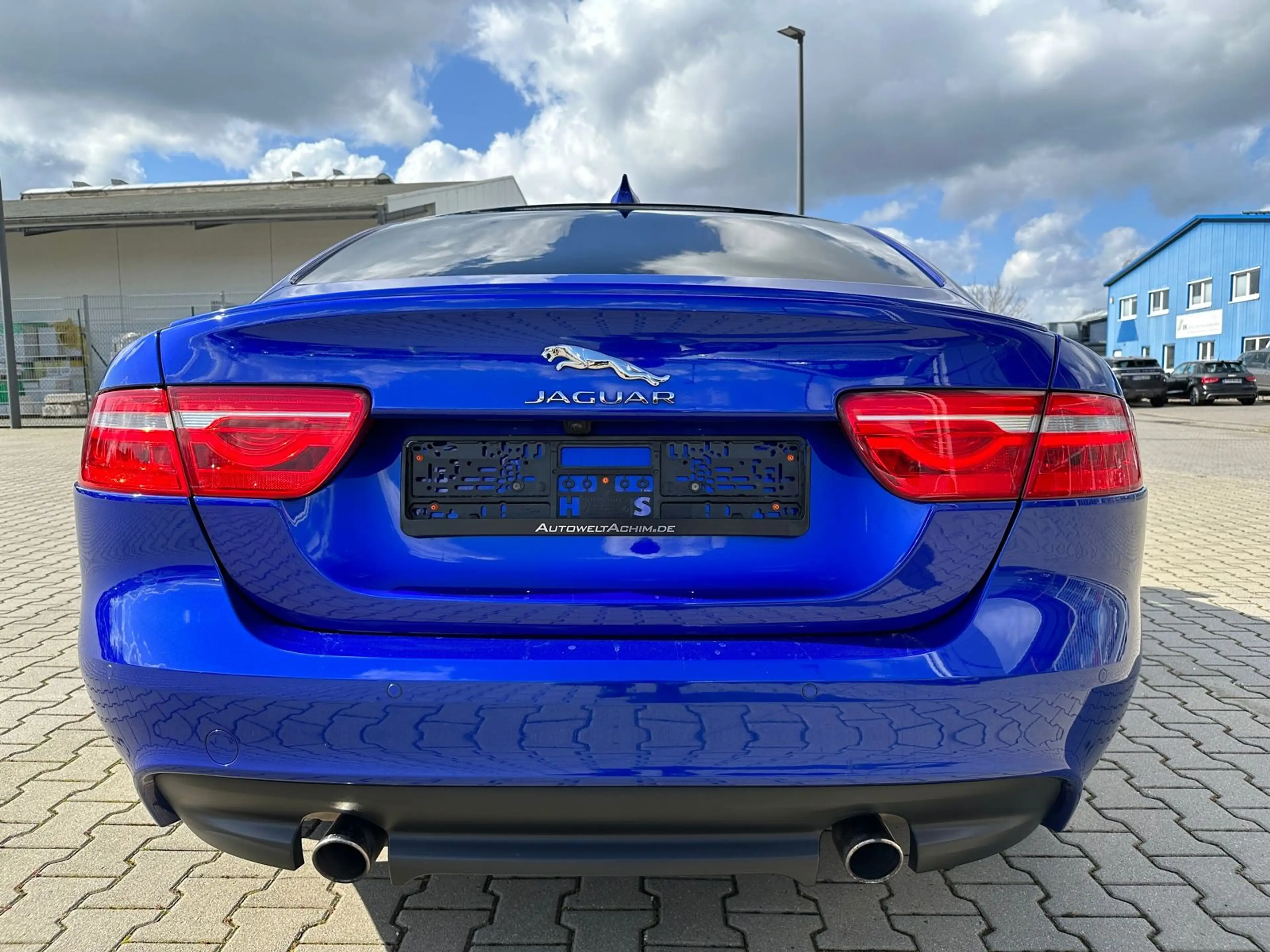 Jaguar XE R-Sport — photo 9