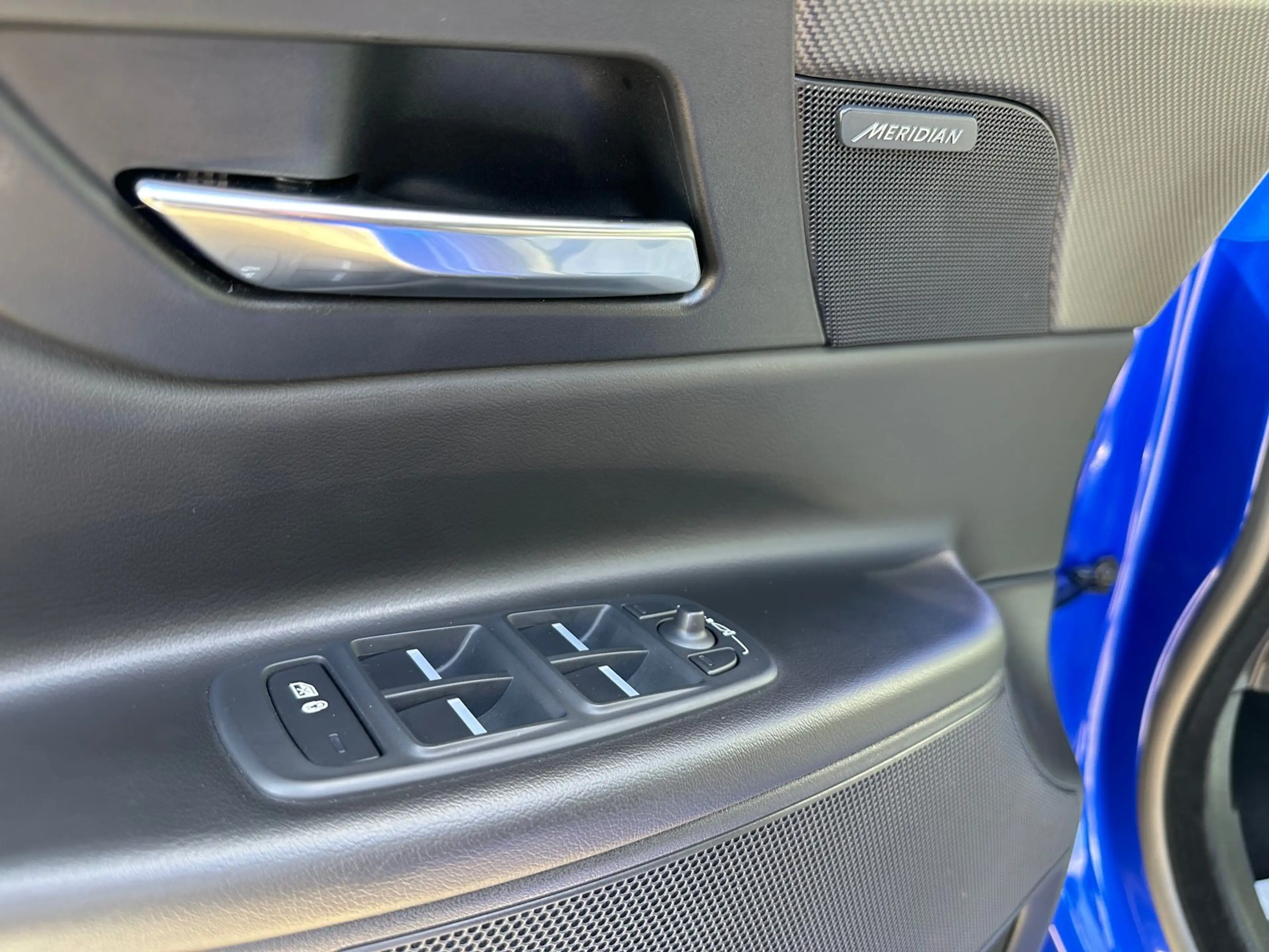 Jaguar XE R-Sport — photo 13
