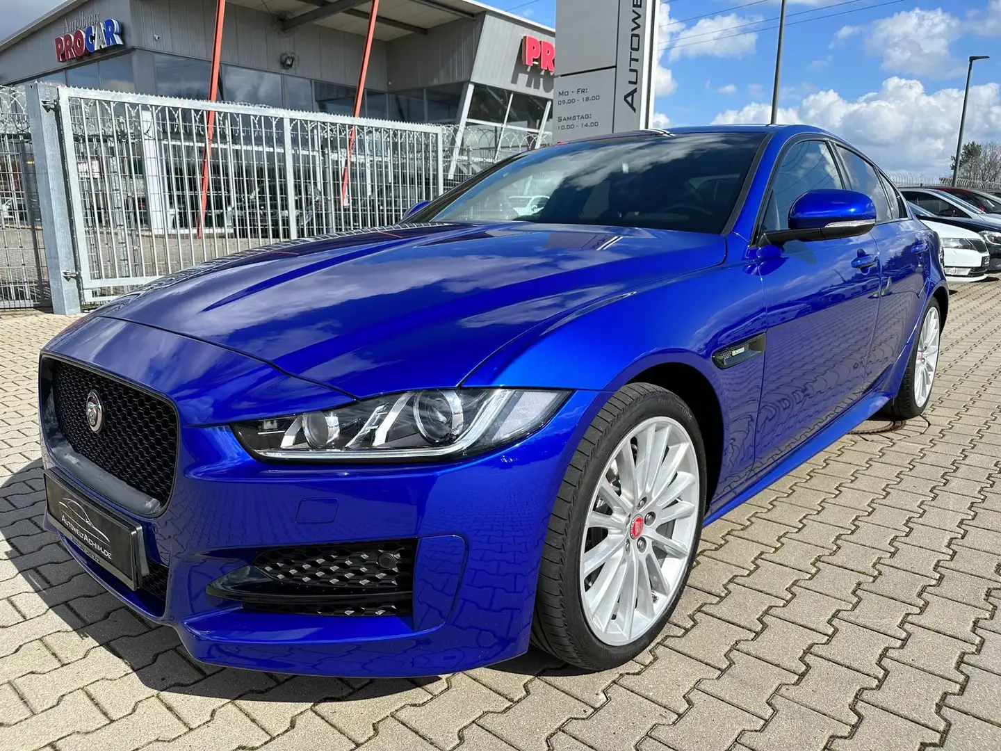 Jaguar XE R-Sport Blau - 1