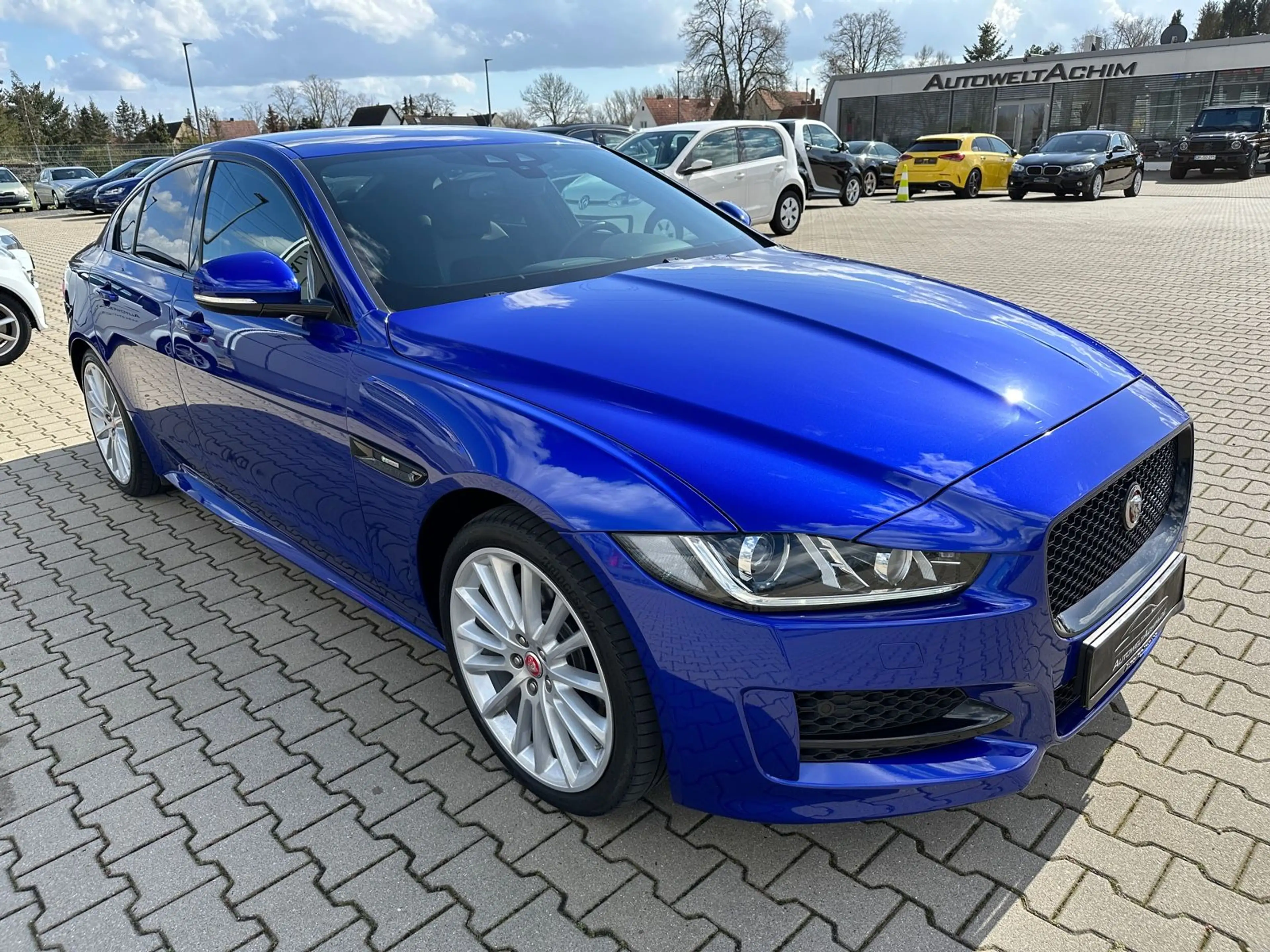 Jaguar XE R-Sport — photo 5