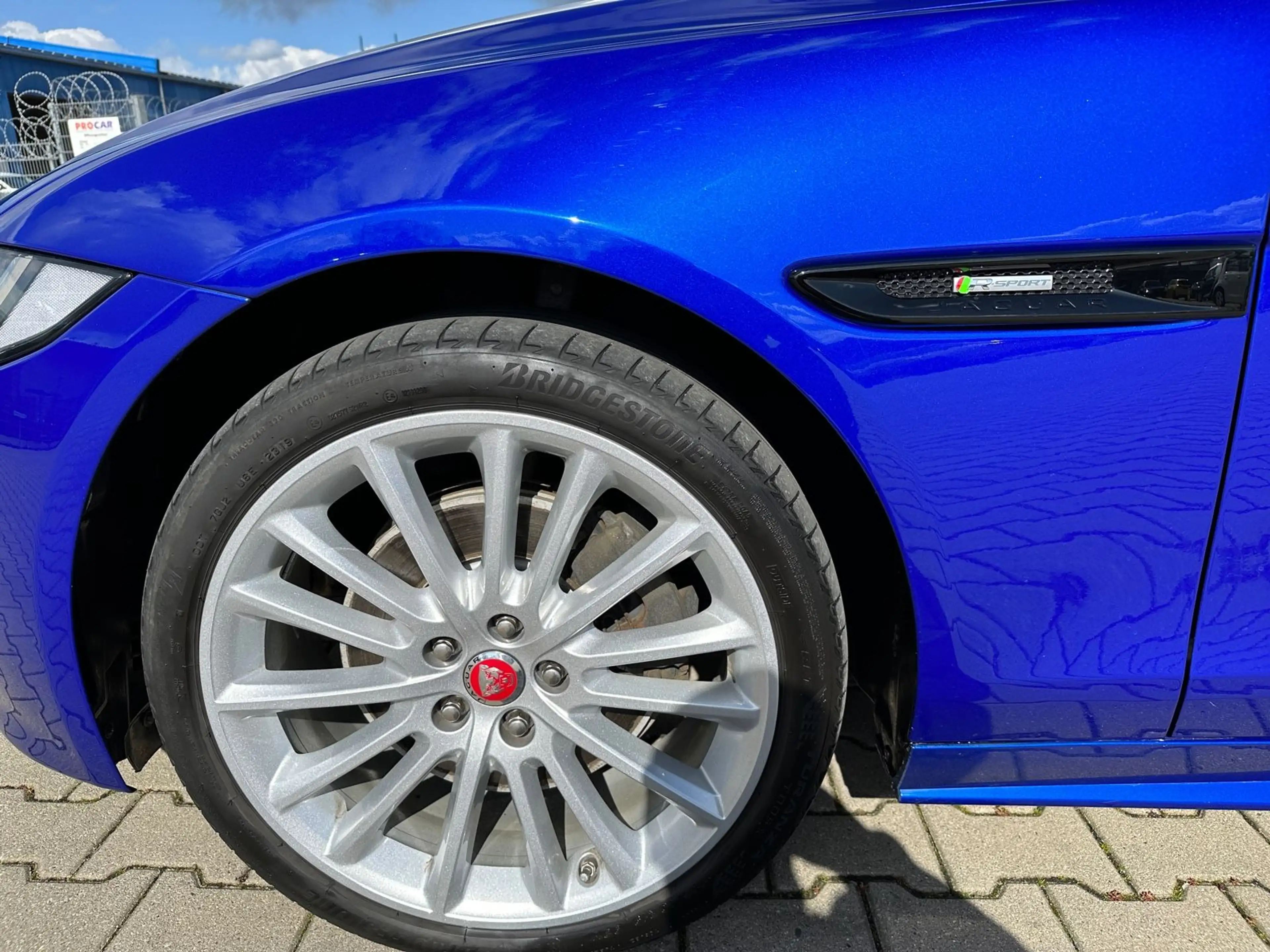 Jaguar XE R-Sport — photo 12