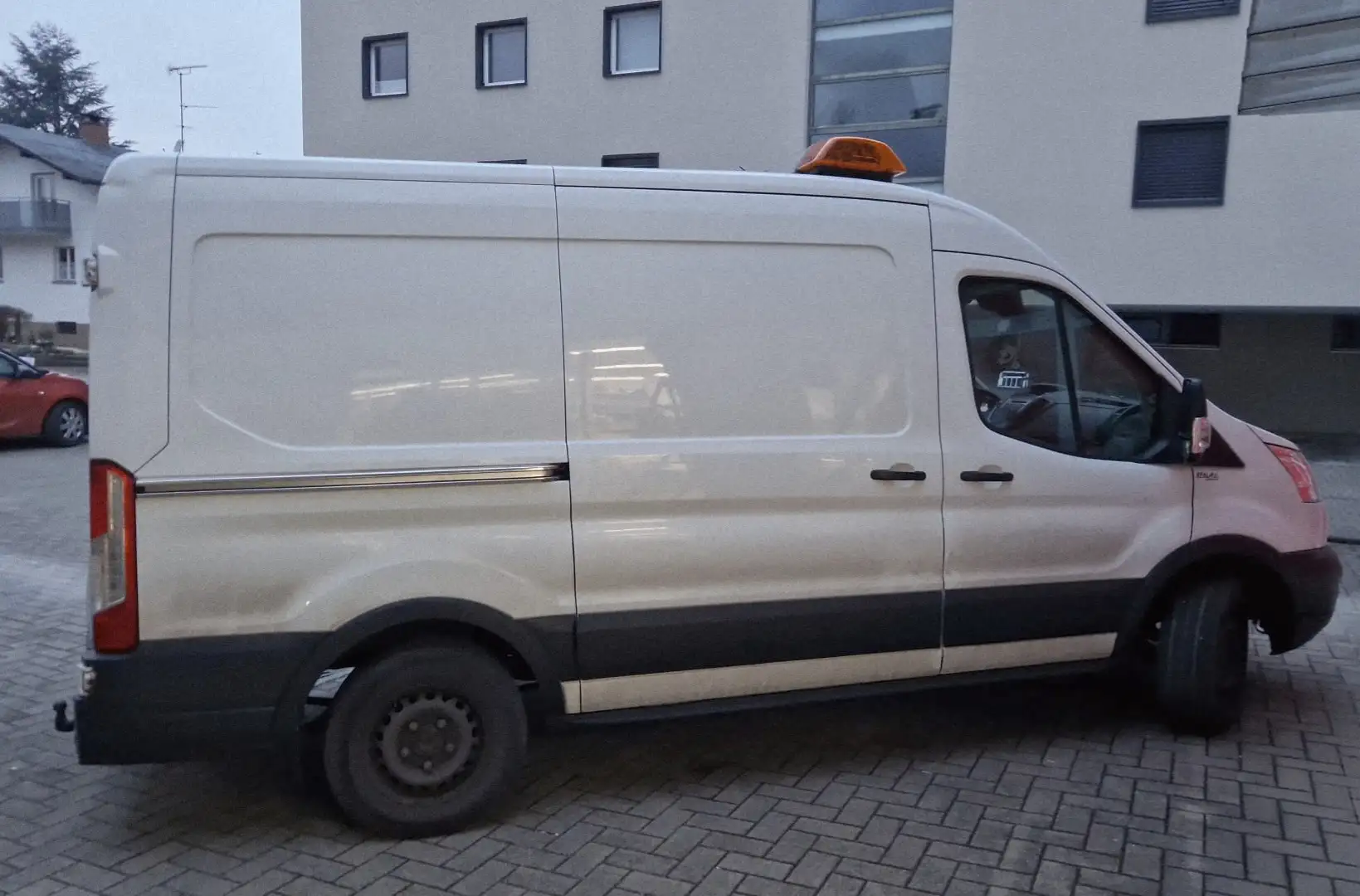 Ford Transit Ford Transit Kasten 2,2 TDCi 4x4 Allrad L2H2 Transporter / Kastenwagen Weiß - 2