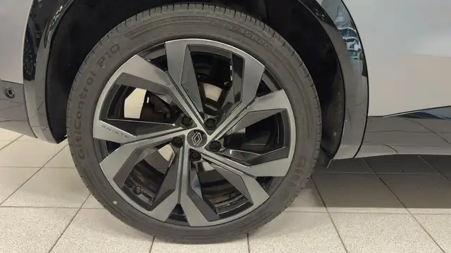 Renault Austral view 9