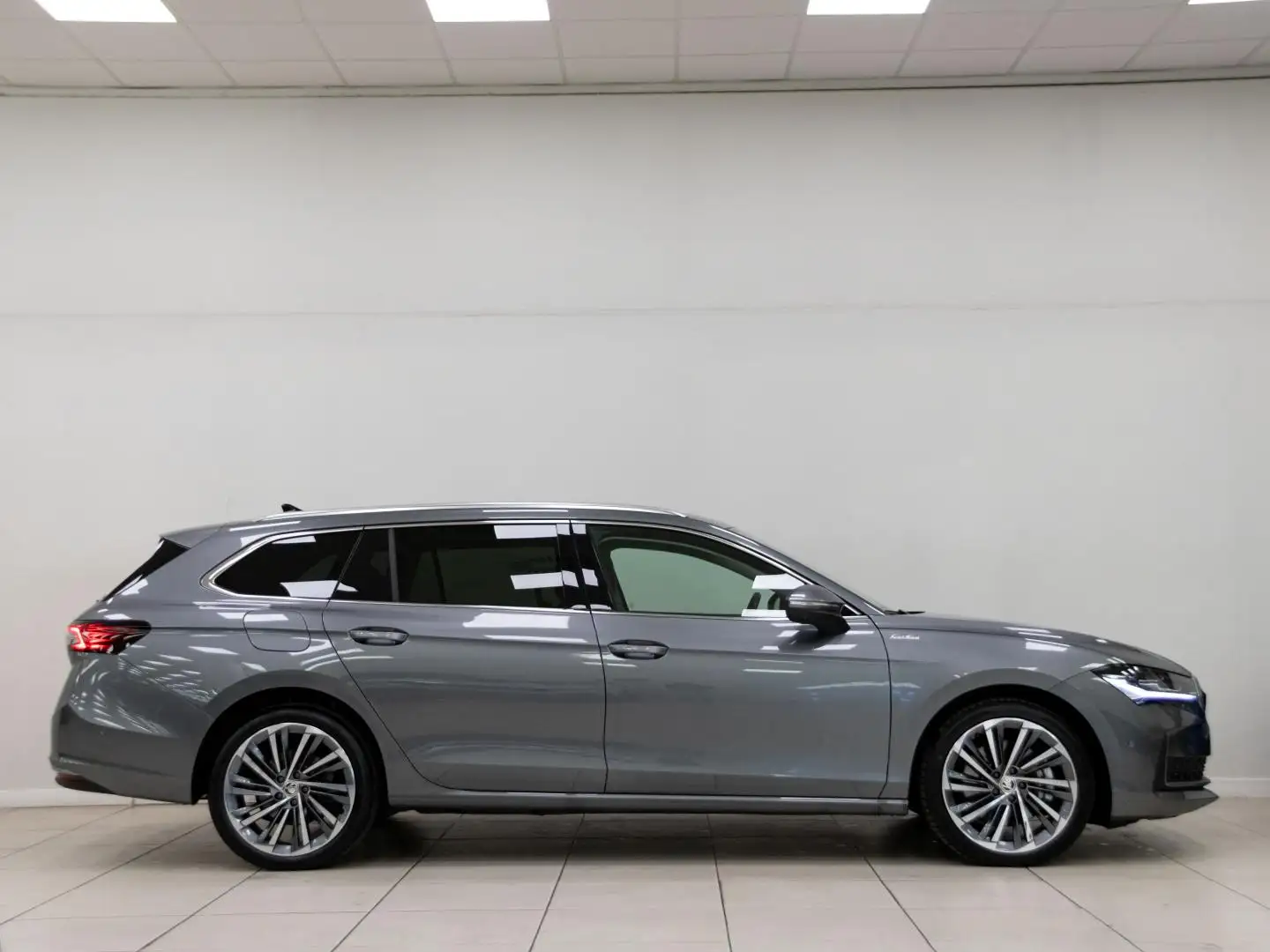 Skoda Superb Combi 1.5 TSI iV P-HEV DSG L&K Gris - 2