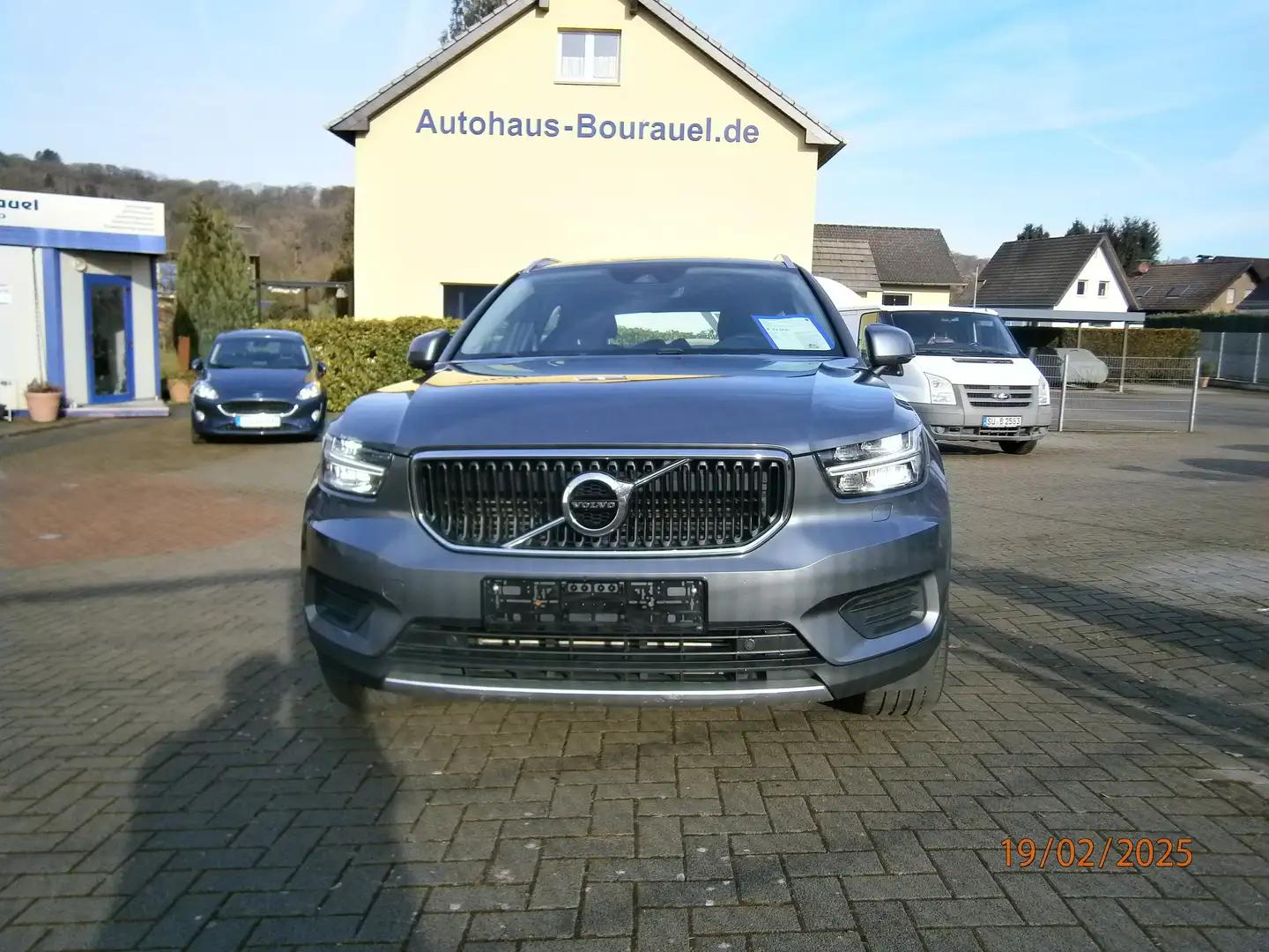 Volvo XC40 Momentum AWD Navi, SZH v&h , 8 fach bereift Grigio - 2