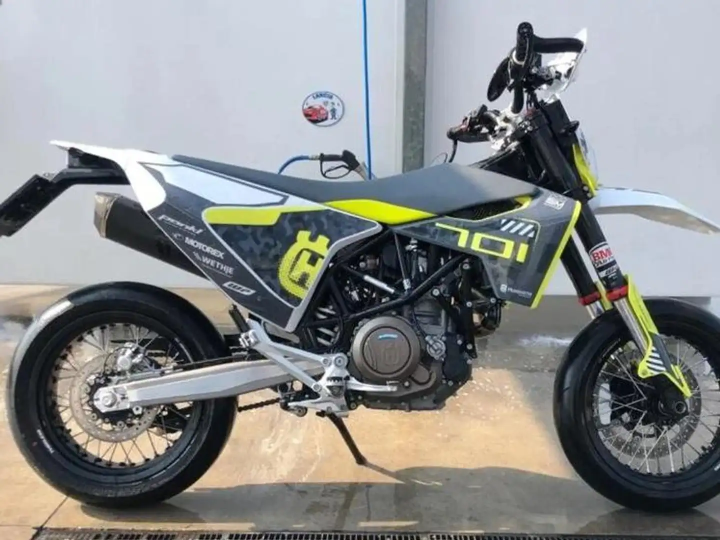 Husqvarna 701 Supermoto Grigio - 2