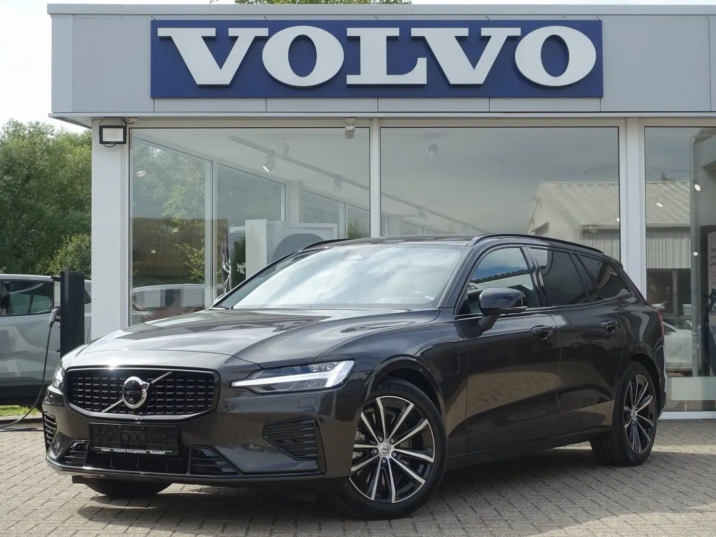 Volvo V60 Plus Dark T6 AWD Plug-in Hybrid KAMERA/BLIS Сірий - 1