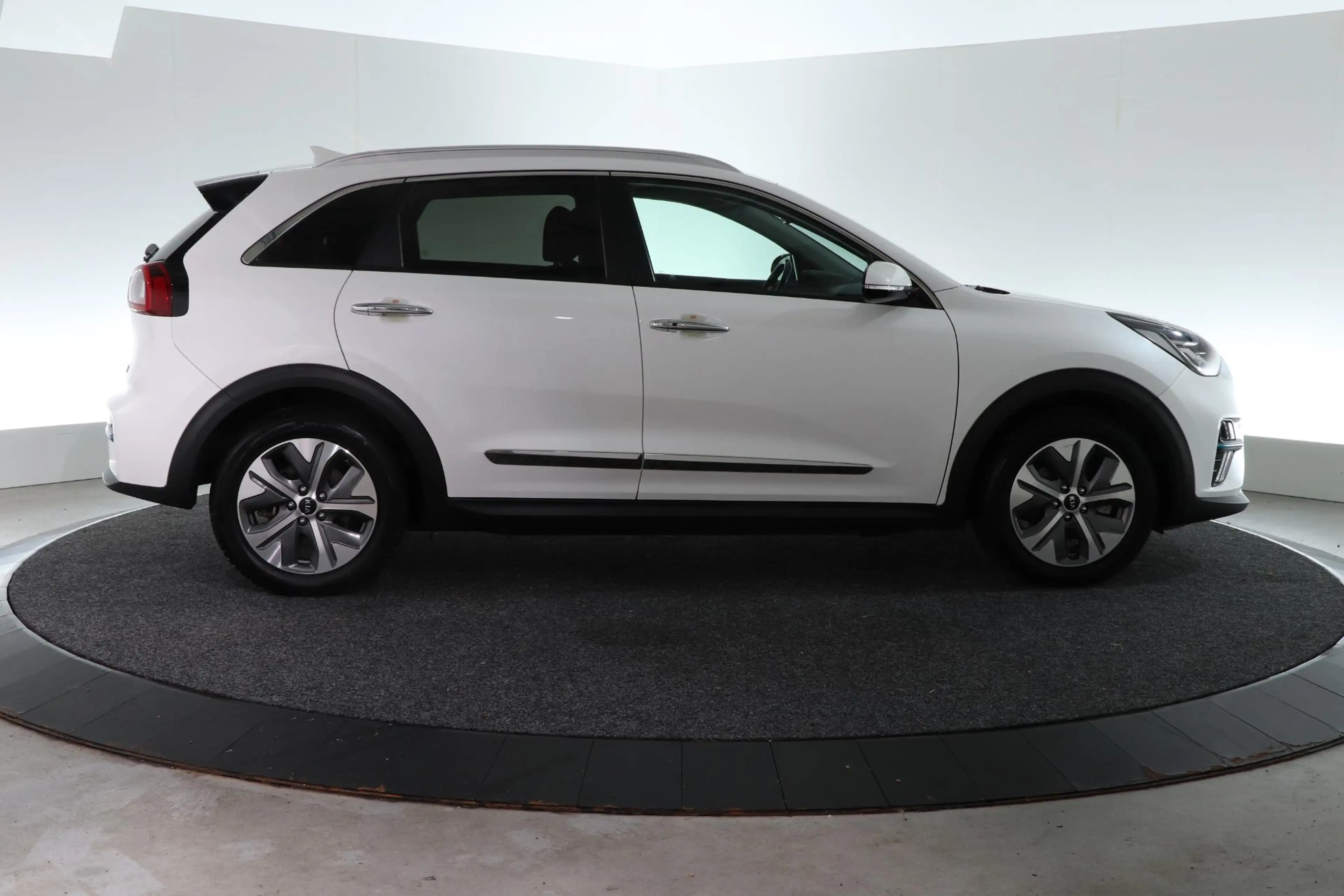 Kia e-Niro ExecutiveLine 64 kWh | SOH 100% | 4 NIEUWE ALL SEA — photo 6