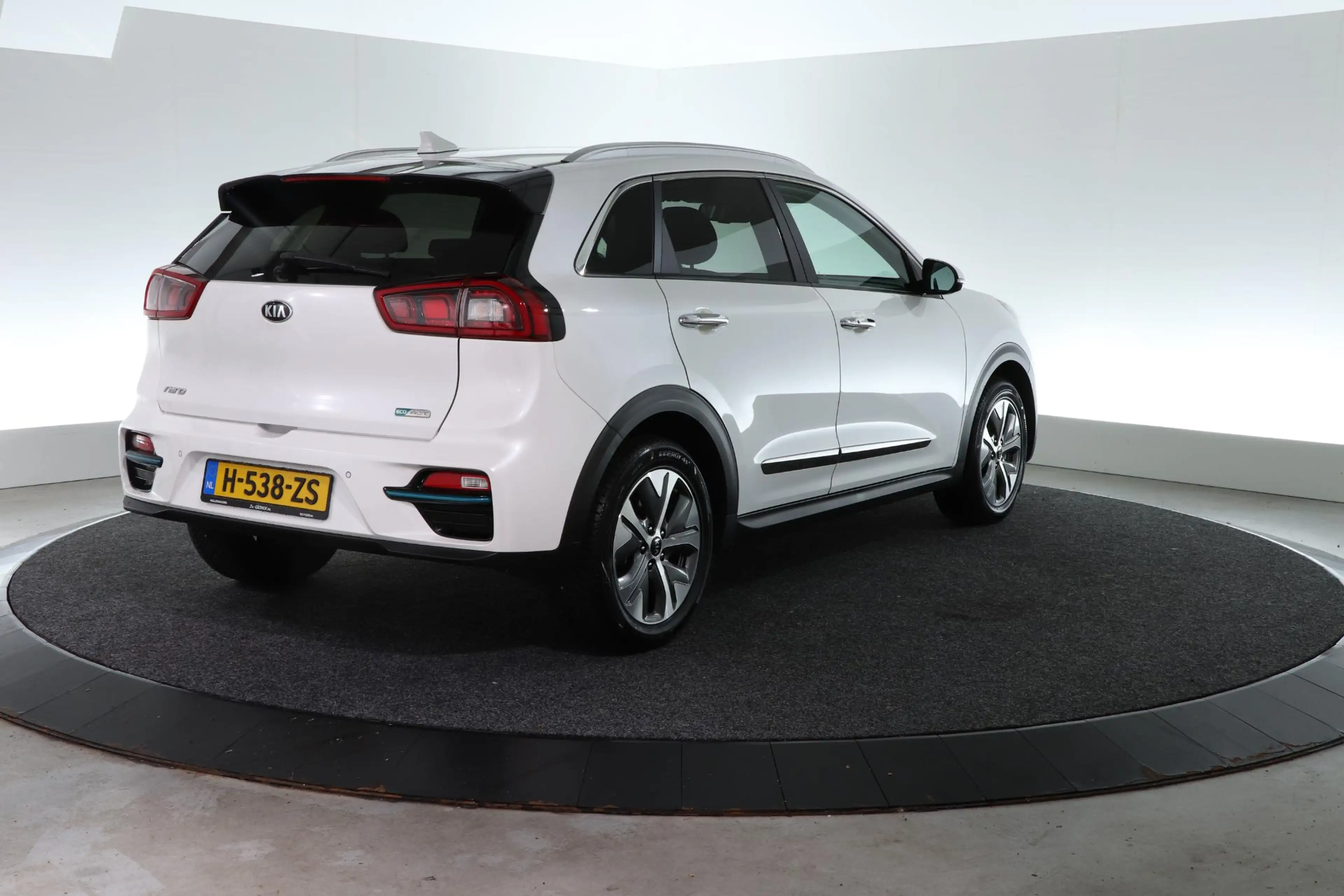 Kia e-Niro ExecutiveLine 64 kWh | SOH 100% | 4 NIEUWE ALL SEA — photo 2