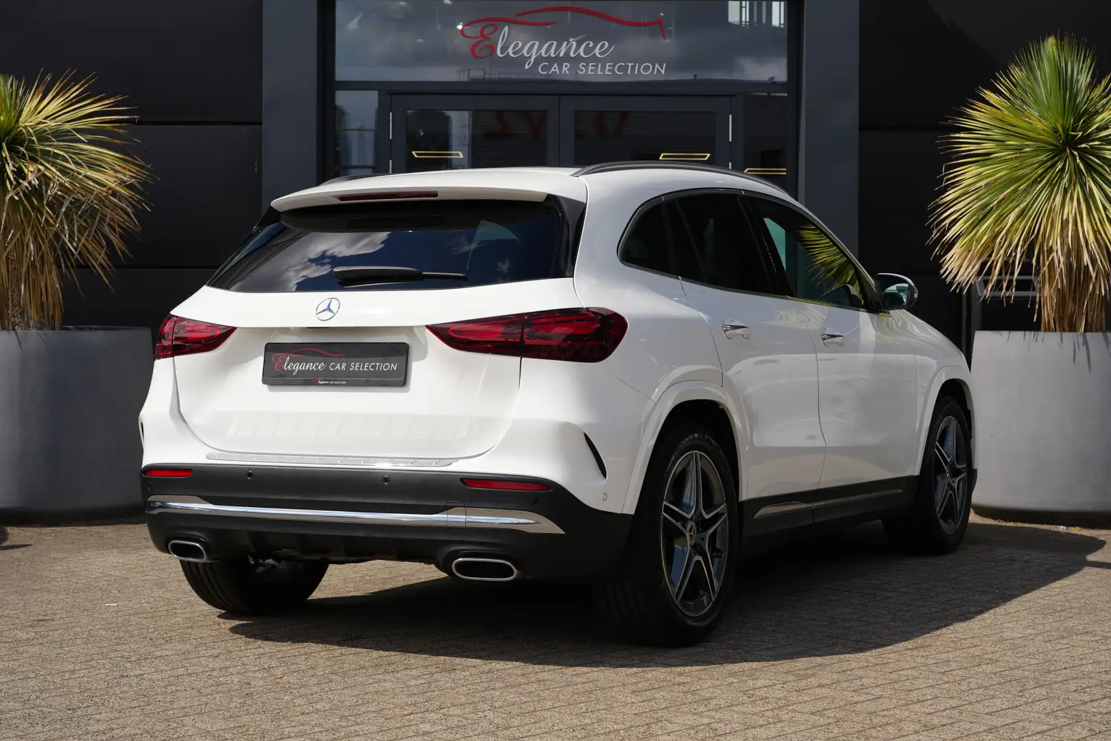 Mercedes-Benz GLA 180 Star Edition AMG Line 136pk Panoramadak/Stoelverwa Wit - 2