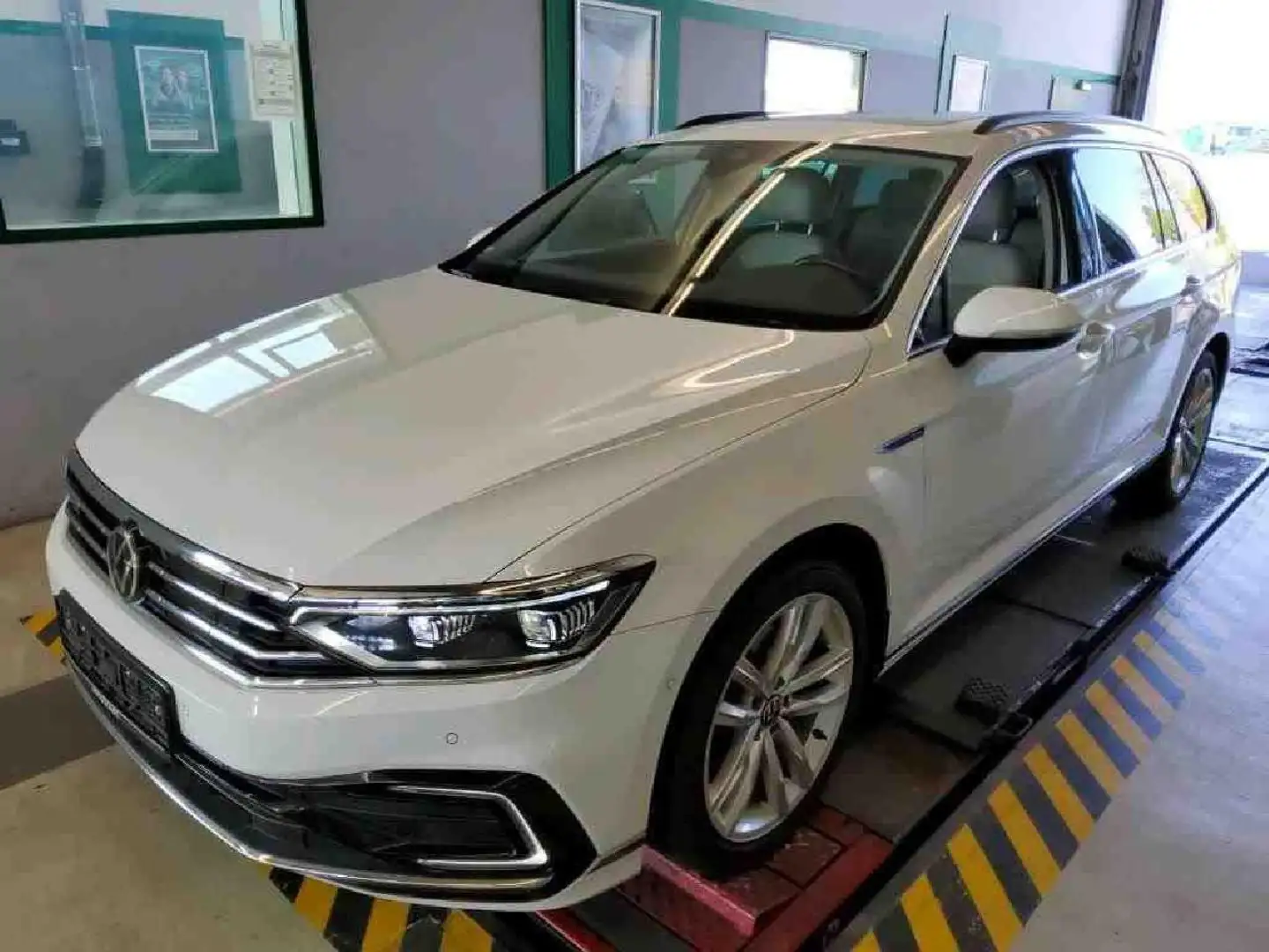 Volkswagen Passat Variant GTE 1,4 OPF - Leder, Matrix, AHK, Pano Blanco - 1