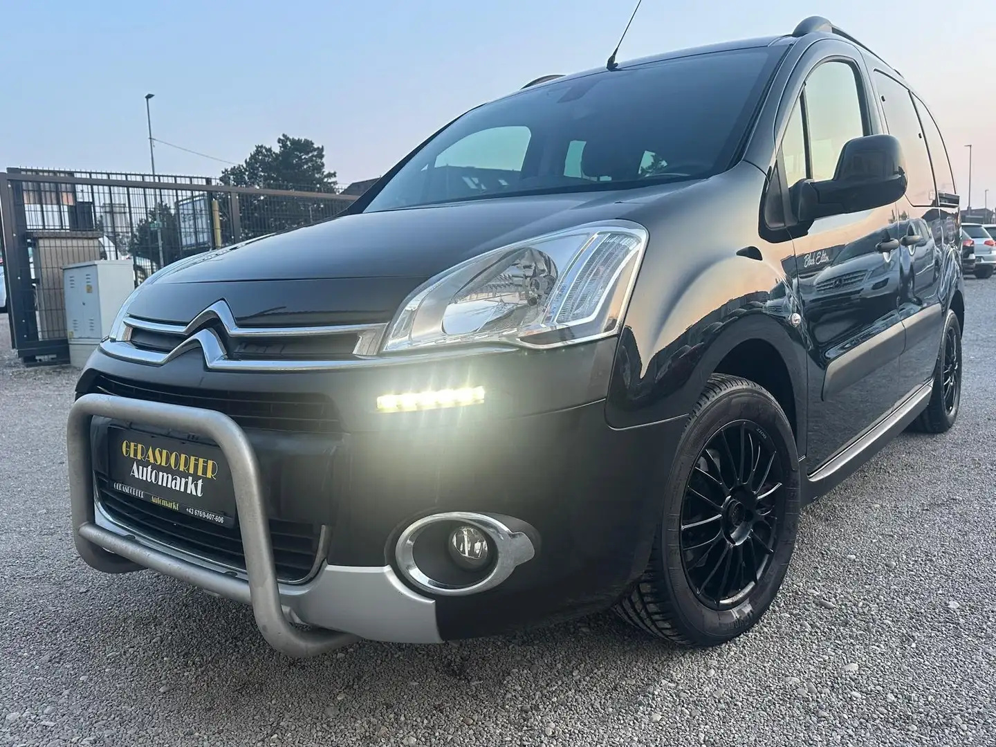 Citroen Berlingo 1.6HDI Multispace XTR Black Edition *1-Besitz* Schwarz - 2