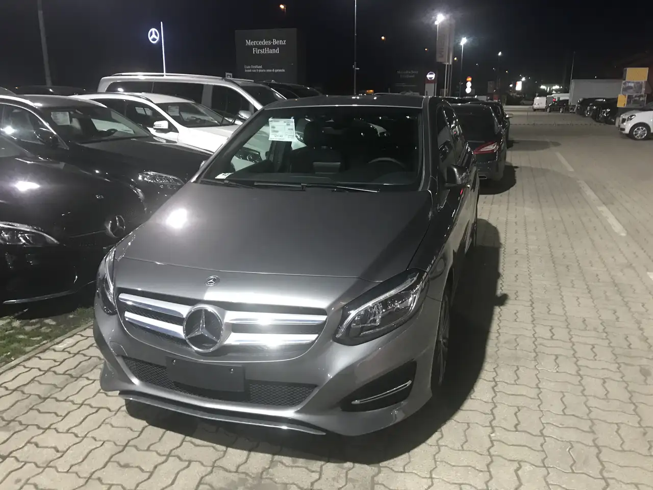 Mercedes-Benz B 180