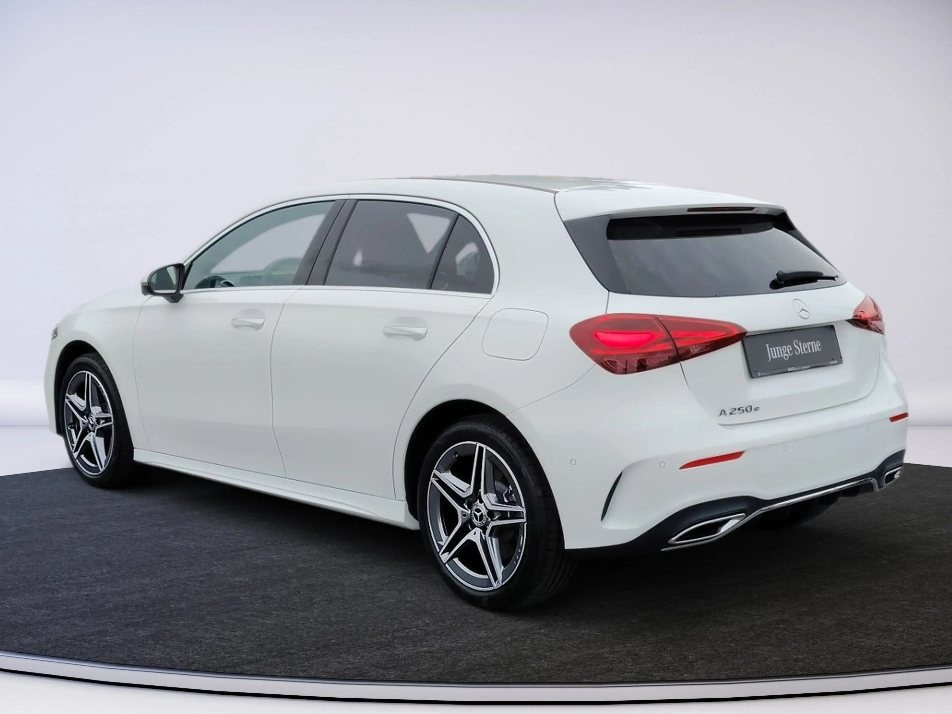 Mercedes-Benz A 250 e Hybrid 2xKlima 360 AUT Kam. KlimaA LED — photo 4