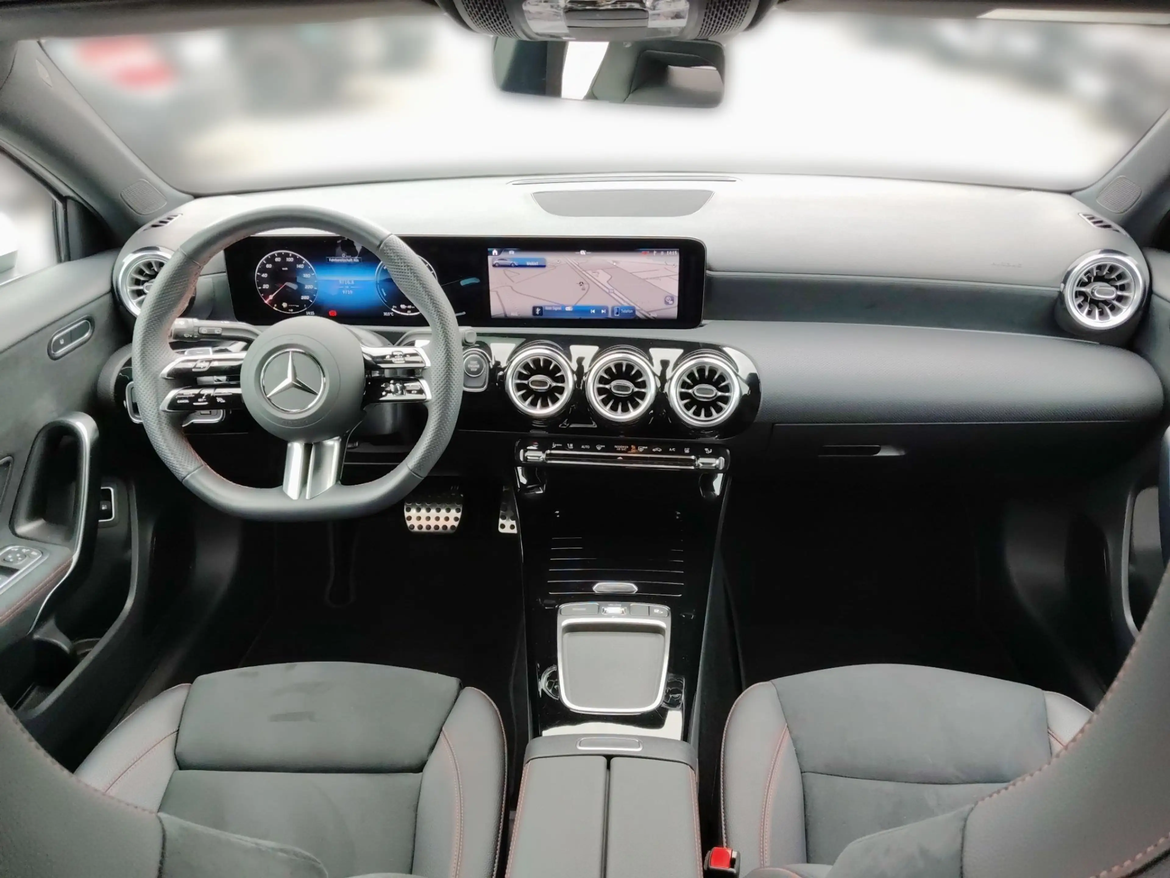 Mercedes-Benz A 250 e Hybrid 2xKlima 360 AUT Kam. KlimaA LED — photo 13