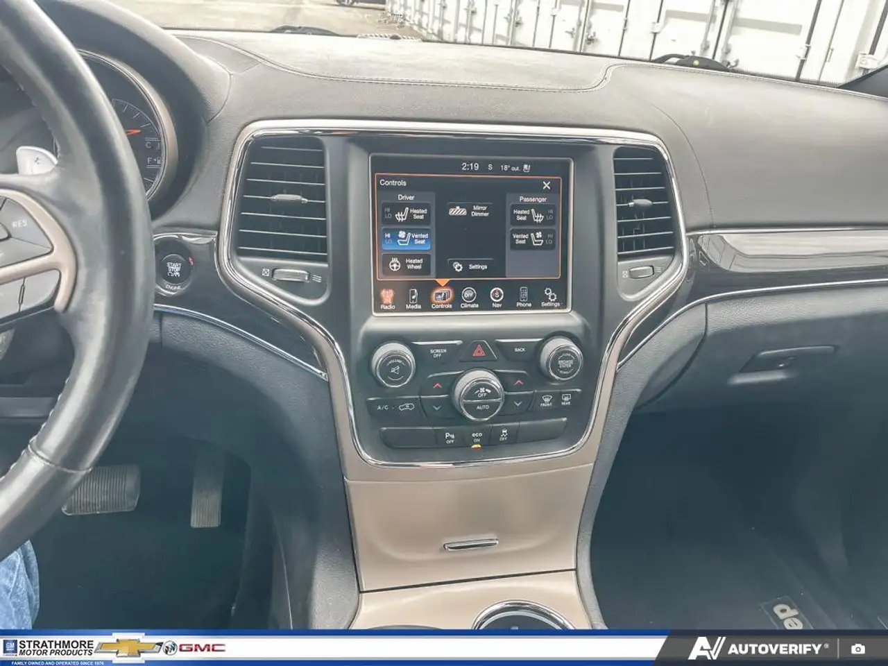 Jeep Grand Cherokee снимка Jeep Grand Cherokee