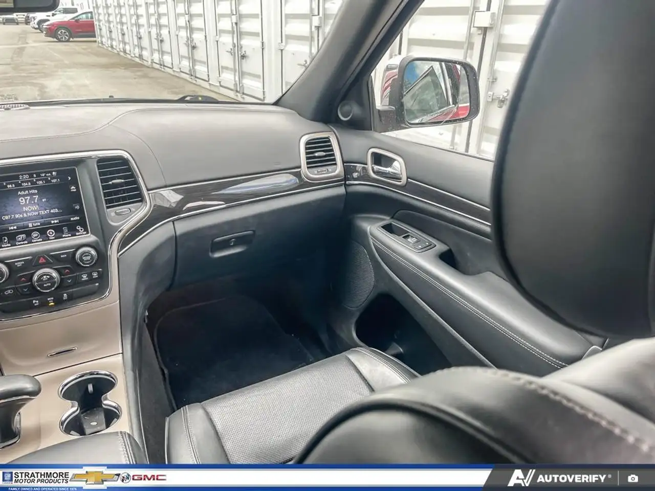Jeep Grand Cherokee снимка Jeep Grand Cherokee