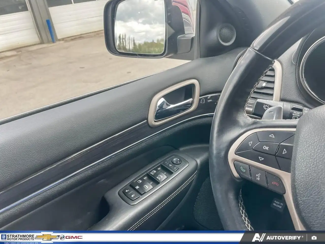 Jeep Grand Cherokee снимка Jeep Grand Cherokee