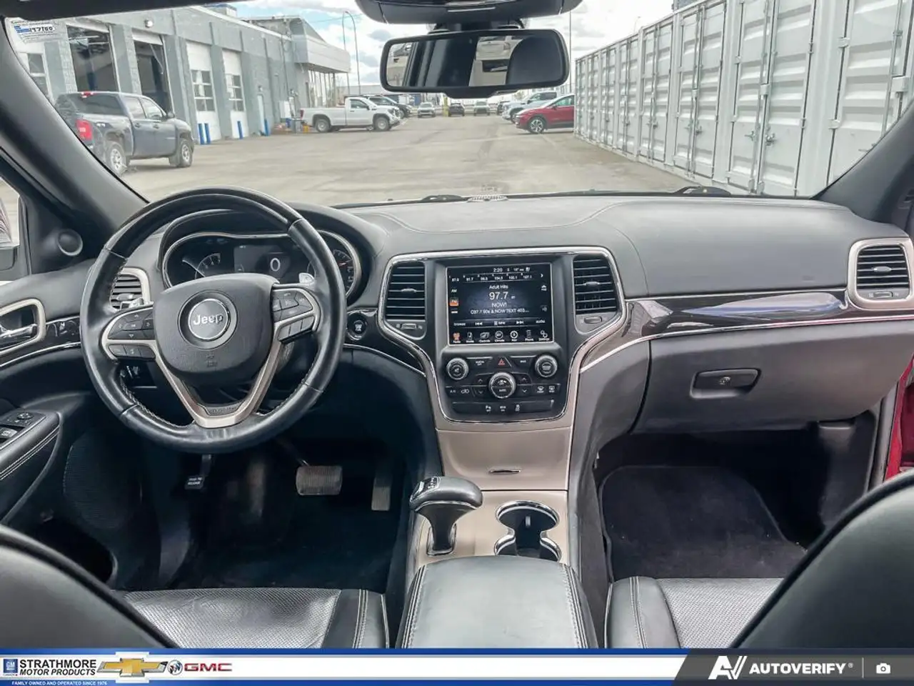 Jeep Grand Cherokee снимка Jeep Grand Cherokee