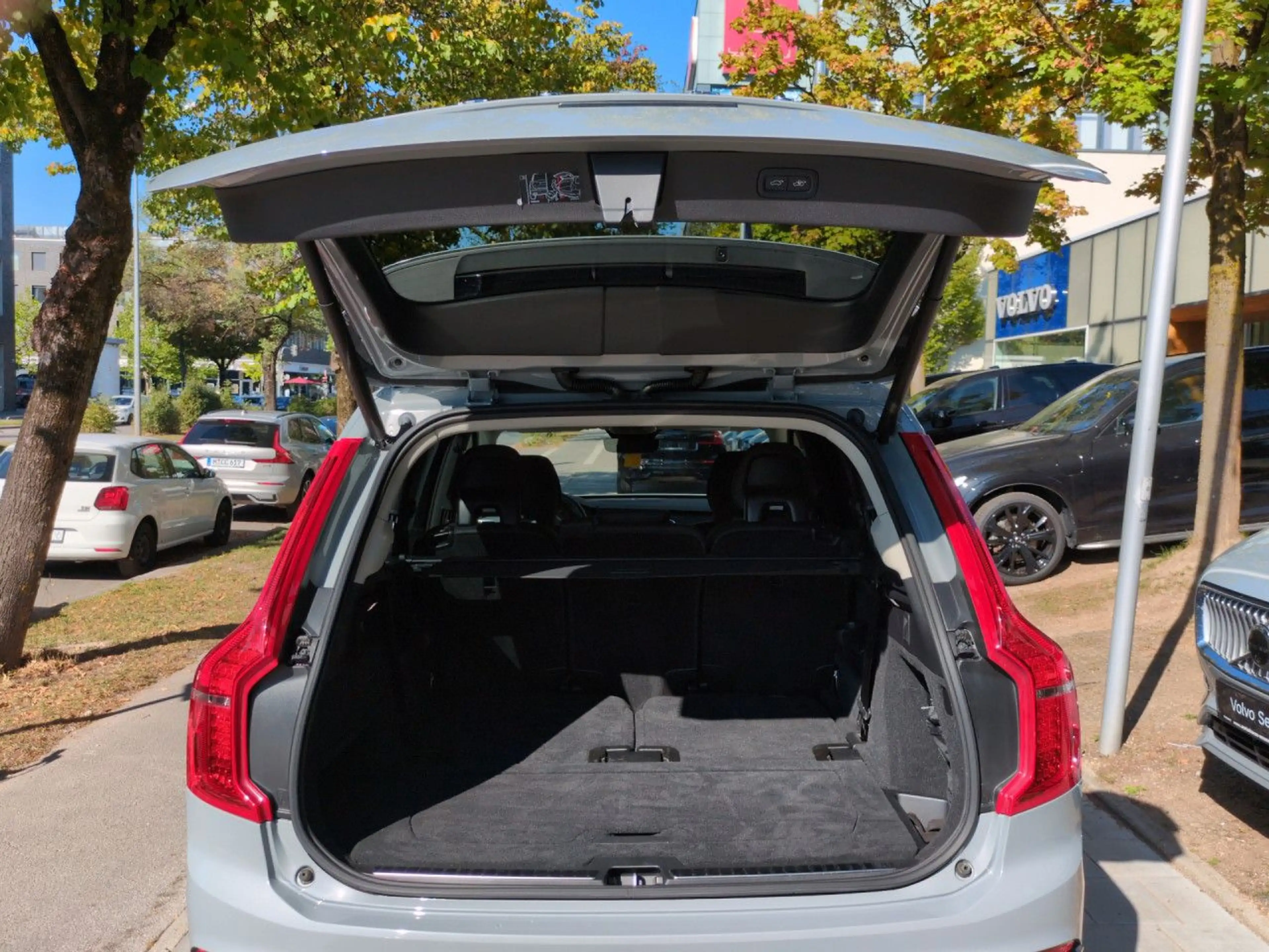 Volvo XC90 XC 90 Plus Dark Recharge Plug-In Hybrid AWD LED — photo 24