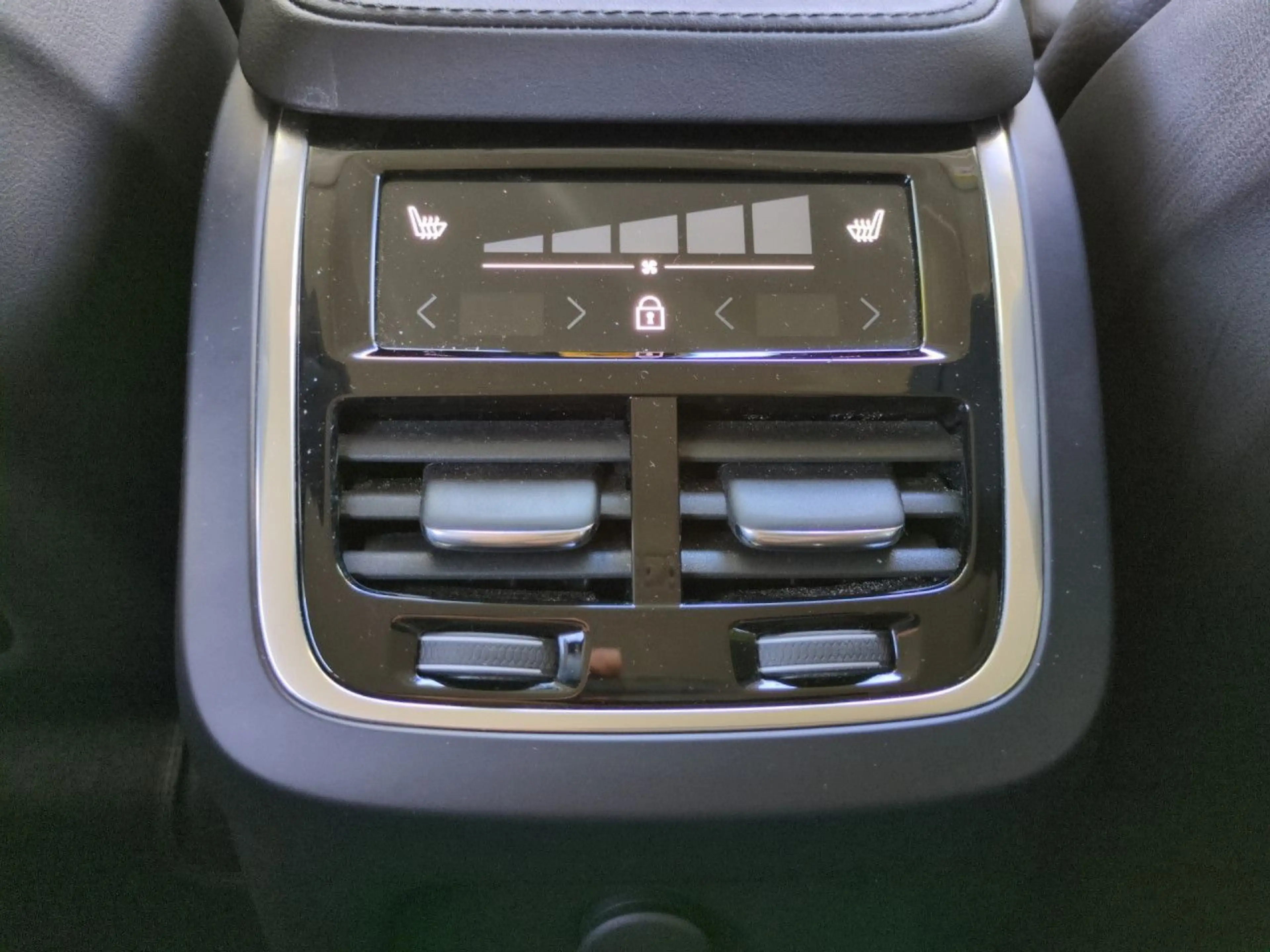 Volvo XC90 XC 90 Plus Dark Recharge Plug-In Hybrid AWD LED — photo 26