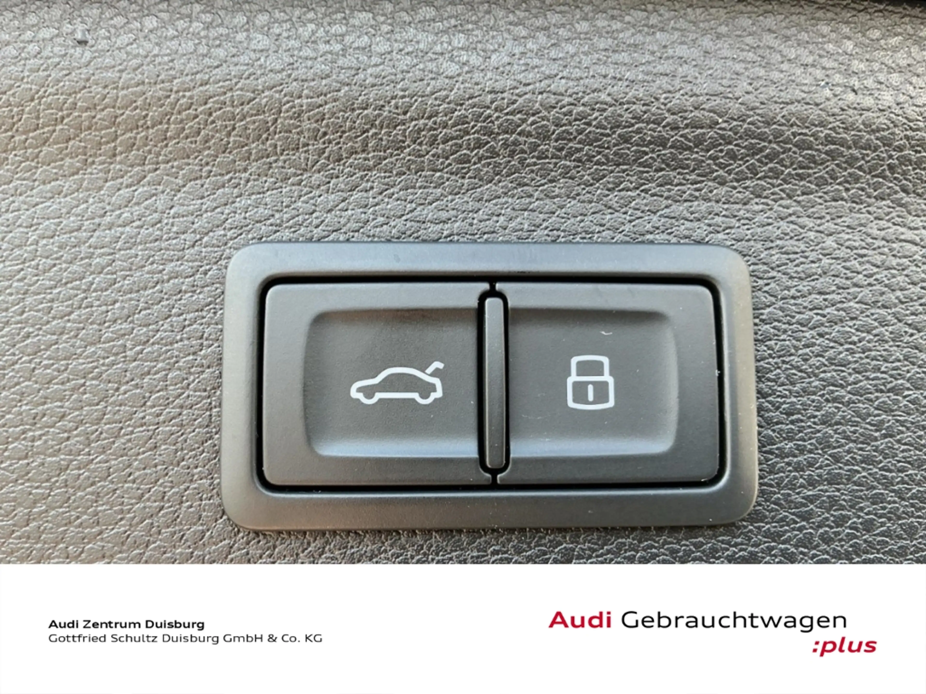 Audi Q3 40 TFSI quattro S line — photo 11