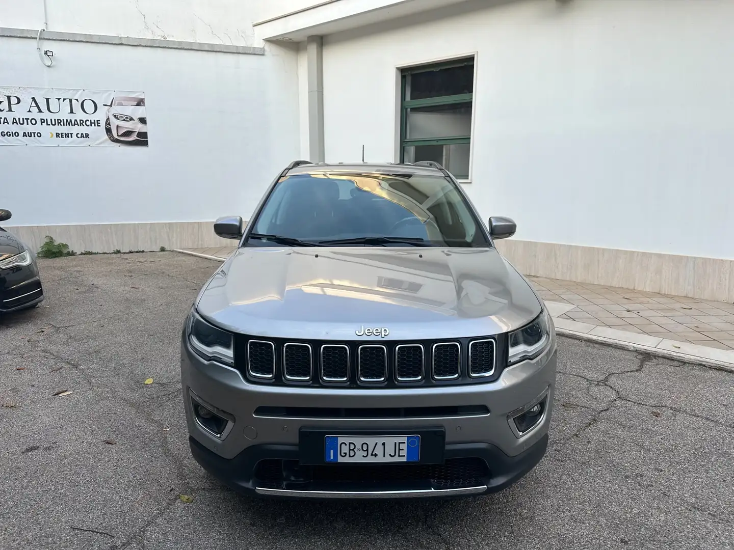 Jeep Compass 2.0 Multijet II 4WD Limited Grijs - 2