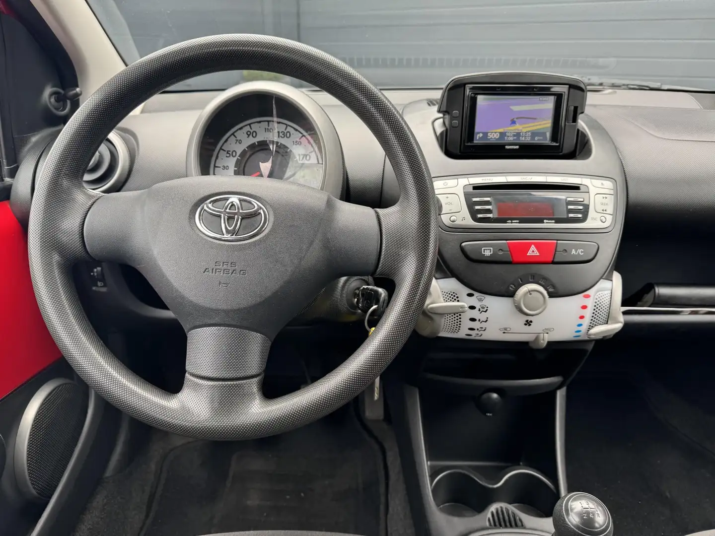 Toyota Aygo 1.0 VVT-i Comfort 1e Eigenaar,Navigatie,Airco,5DRS Rood - 2