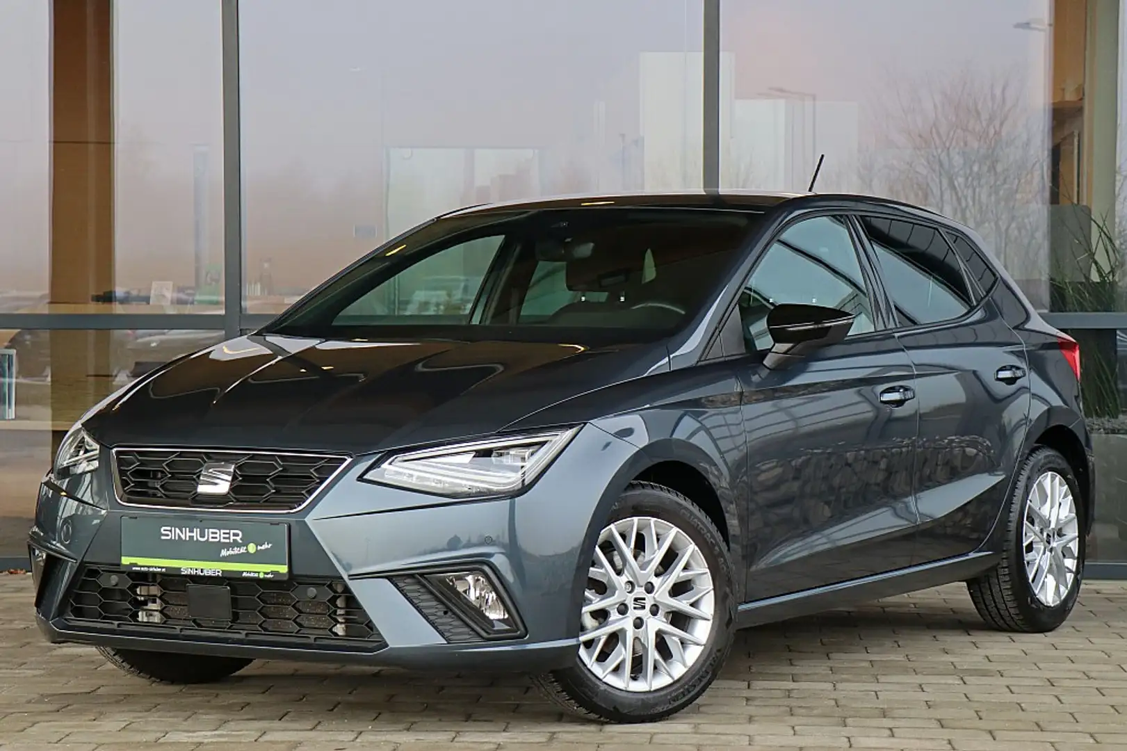 SEAT Ibiza 1,0 EcoTSI FR LED, Navi, Kamera, DigitalCockpit Gris - 1