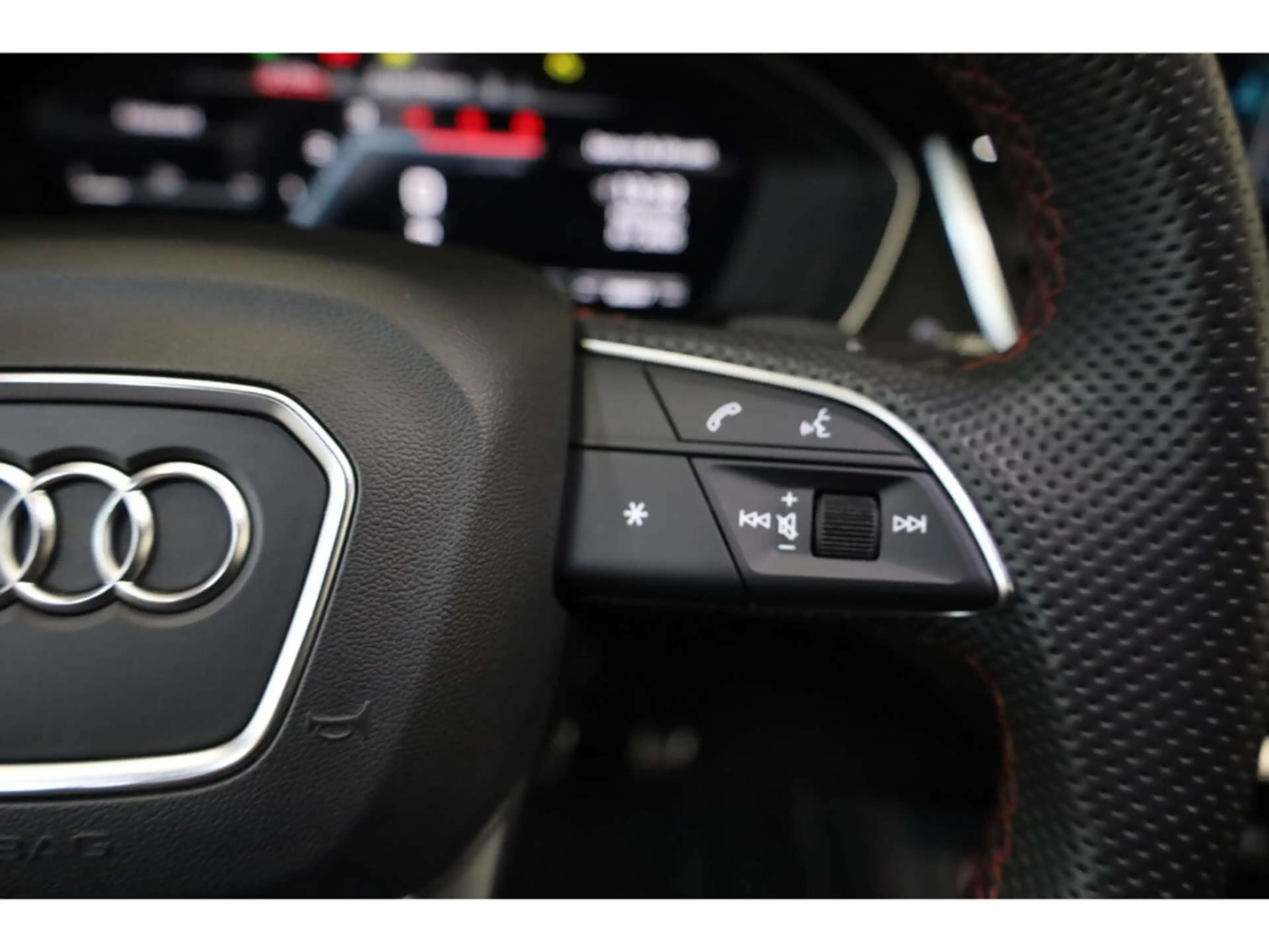 Audi SQ5 TDI quattro — photo 15