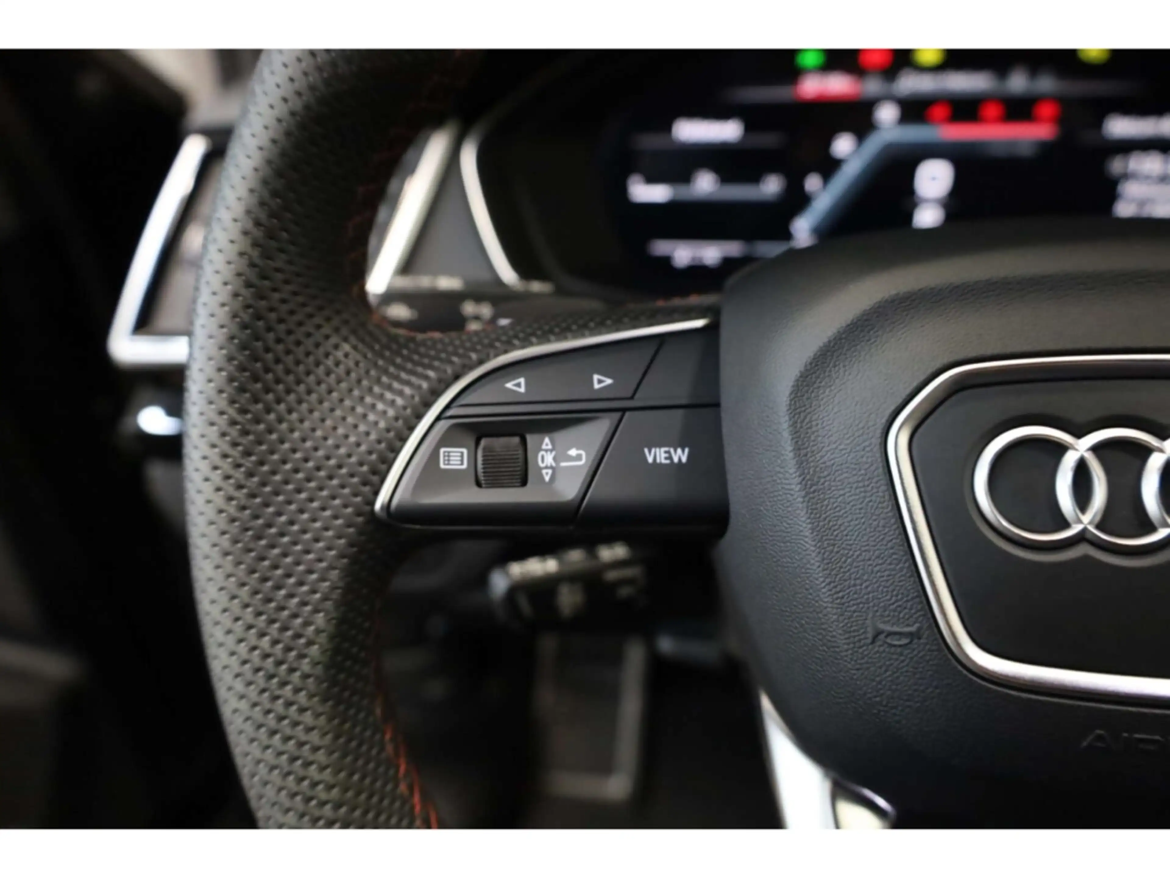 Audi SQ5 TDI quattro — photo 14