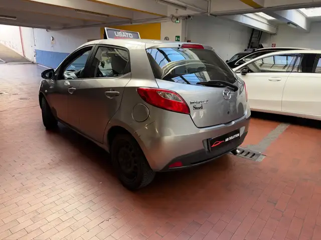 Mazda Mazda2 view 4