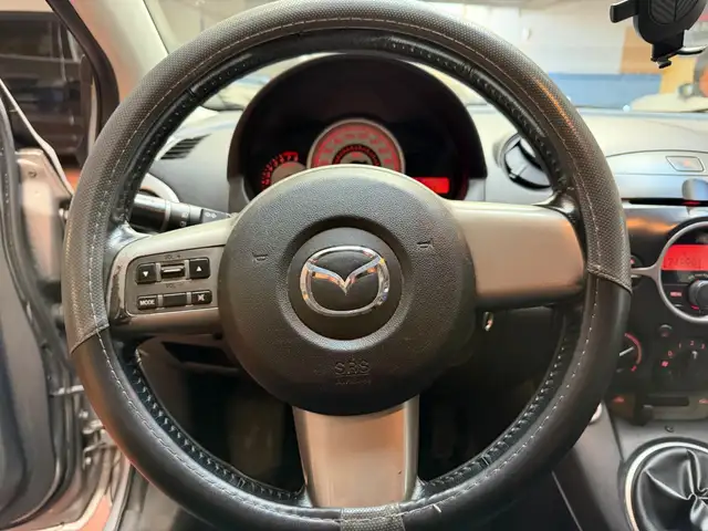 Mazda Mazda2 view 11