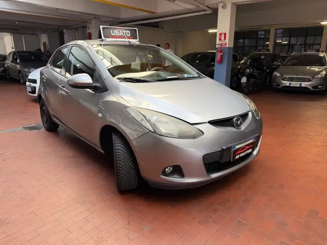 Mazda Mazda2 view 2
