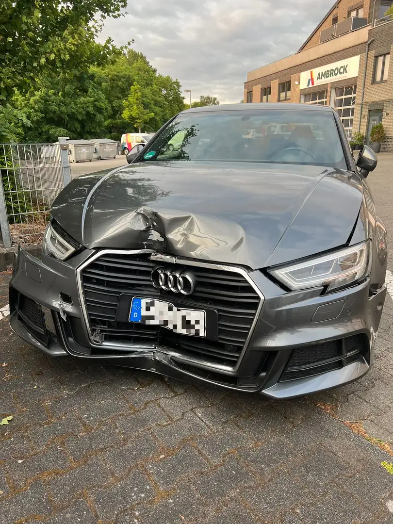 Audi A3 A3 8V 3x3 S-line 30 TDI Grau - 1