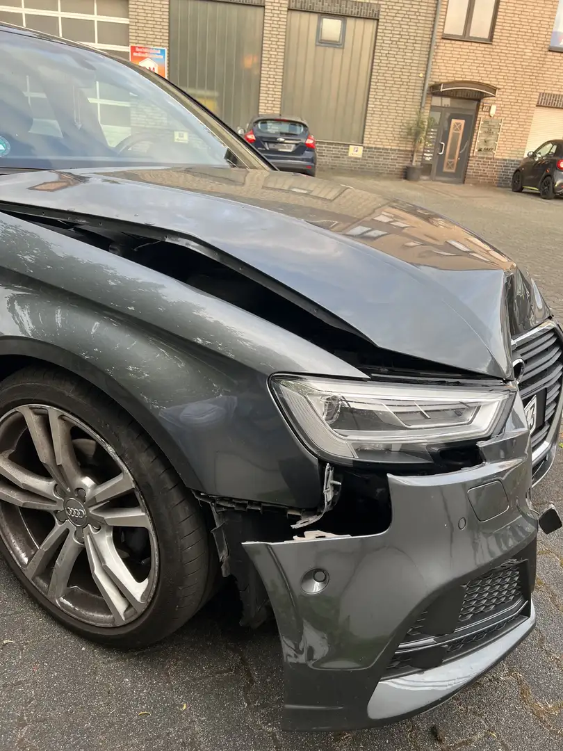 Audi A3 A3 8V 3x3 S-line 30 TDI Grau - 2