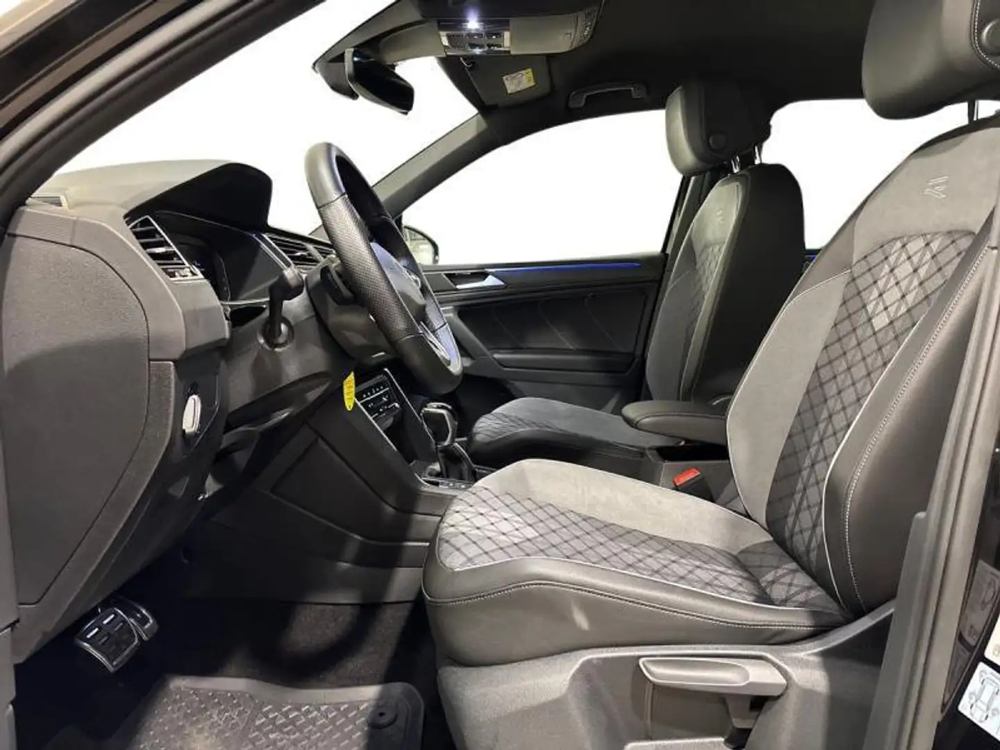 Volkswagen Tiguan 2.0 tdi Advanced R-Line Exterior Pack 150cv dsg Zwart - 2