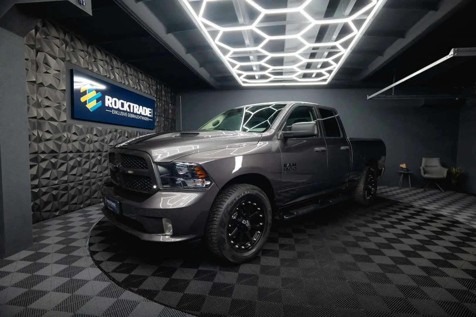 Dodge RAM 5.7 V8 HEMI 4x4 PUNISHER Night-Paket LONGBED Gri - 2