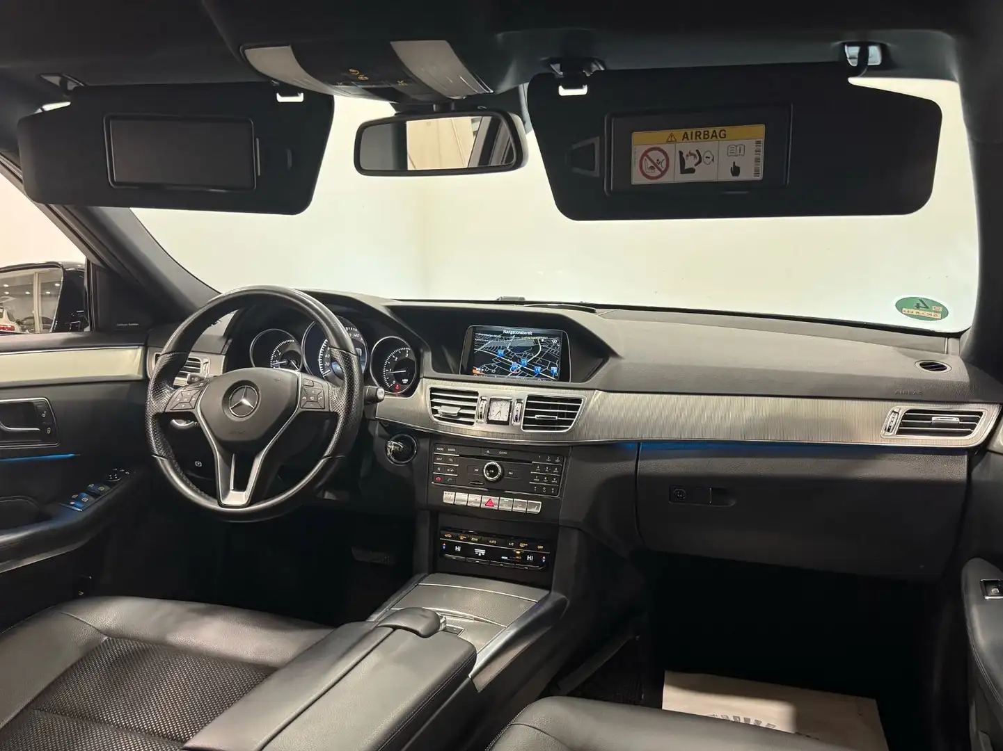 Mercedes-Benz E 220 T BlueTec Avantgarde Sport-Paket|LED|NAVI| Noir - 2