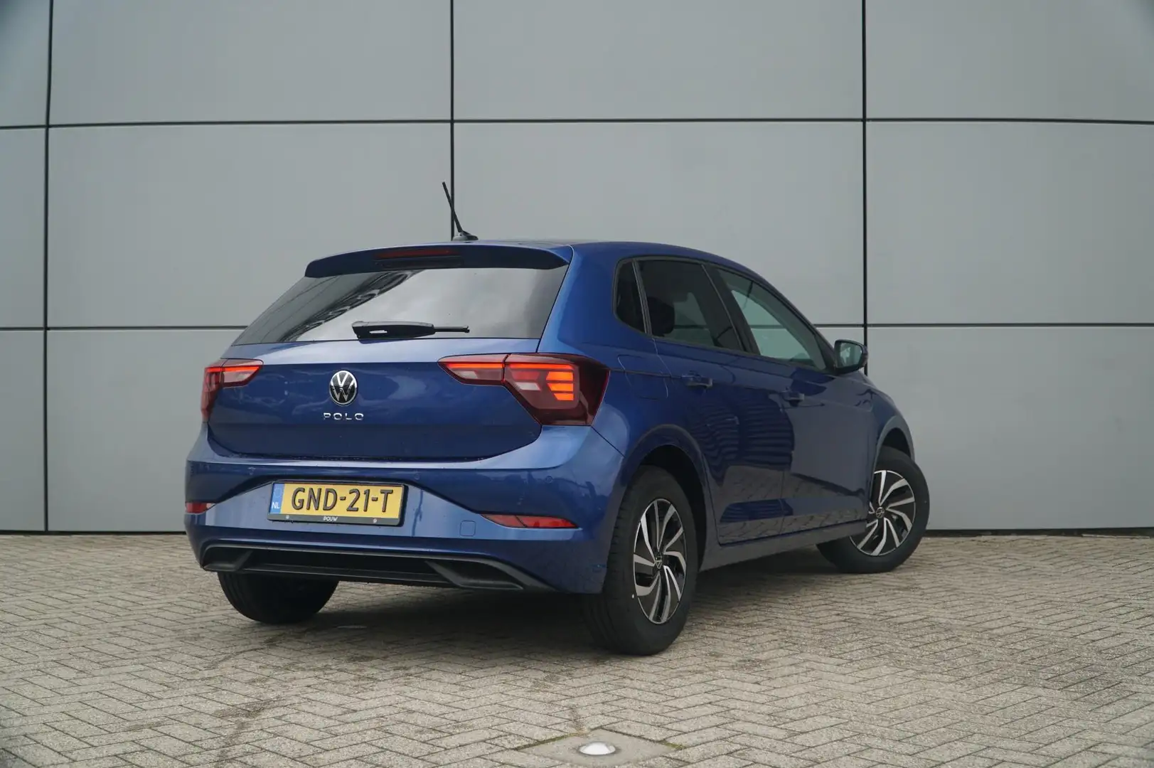 Volkswagen Polo 1.0 TSI 95pk Life Edition | Achteruitrijcamera | 1 Blauw - 2