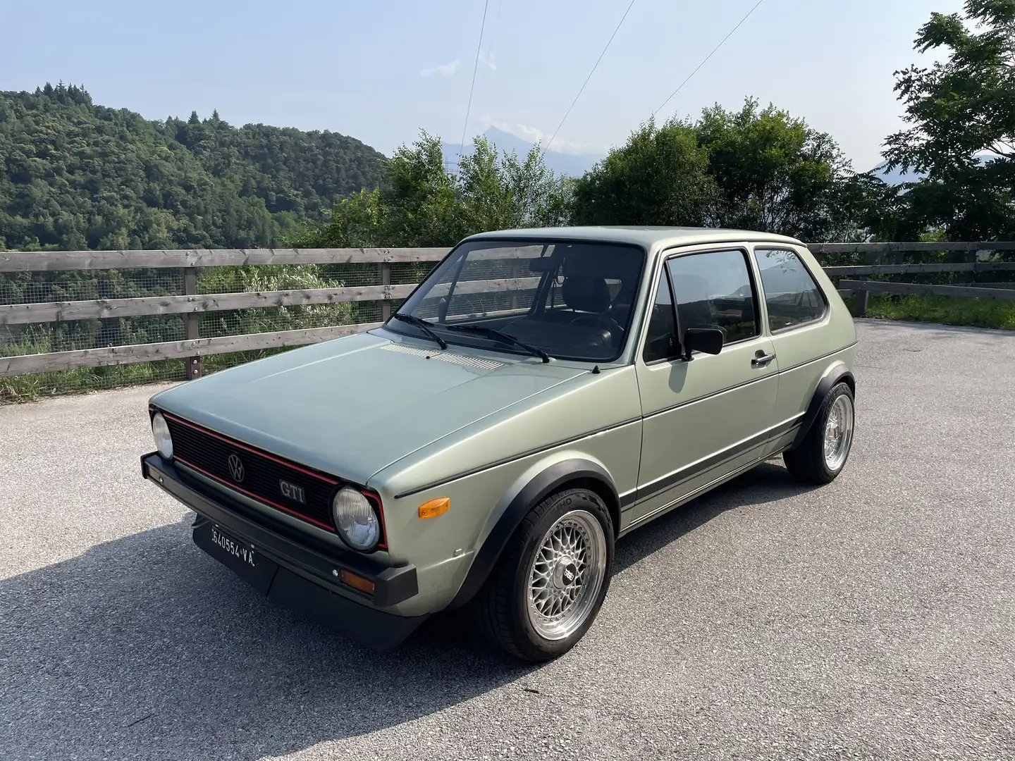 Volkswagen Golf GTI - 2