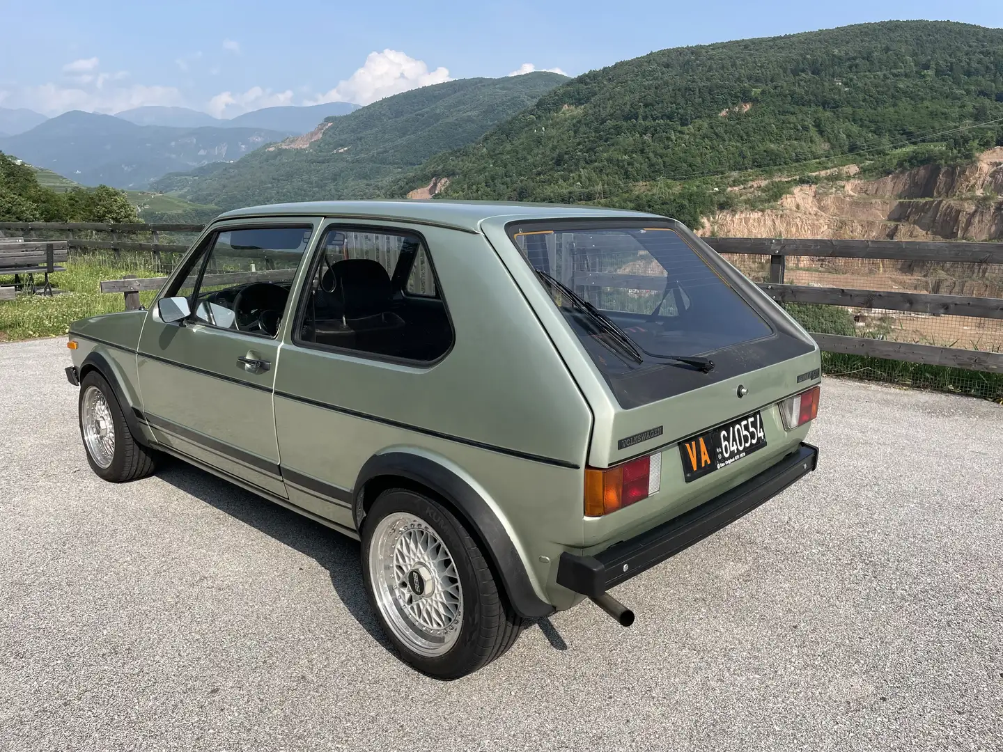 Volkswagen Golf GTI - 1