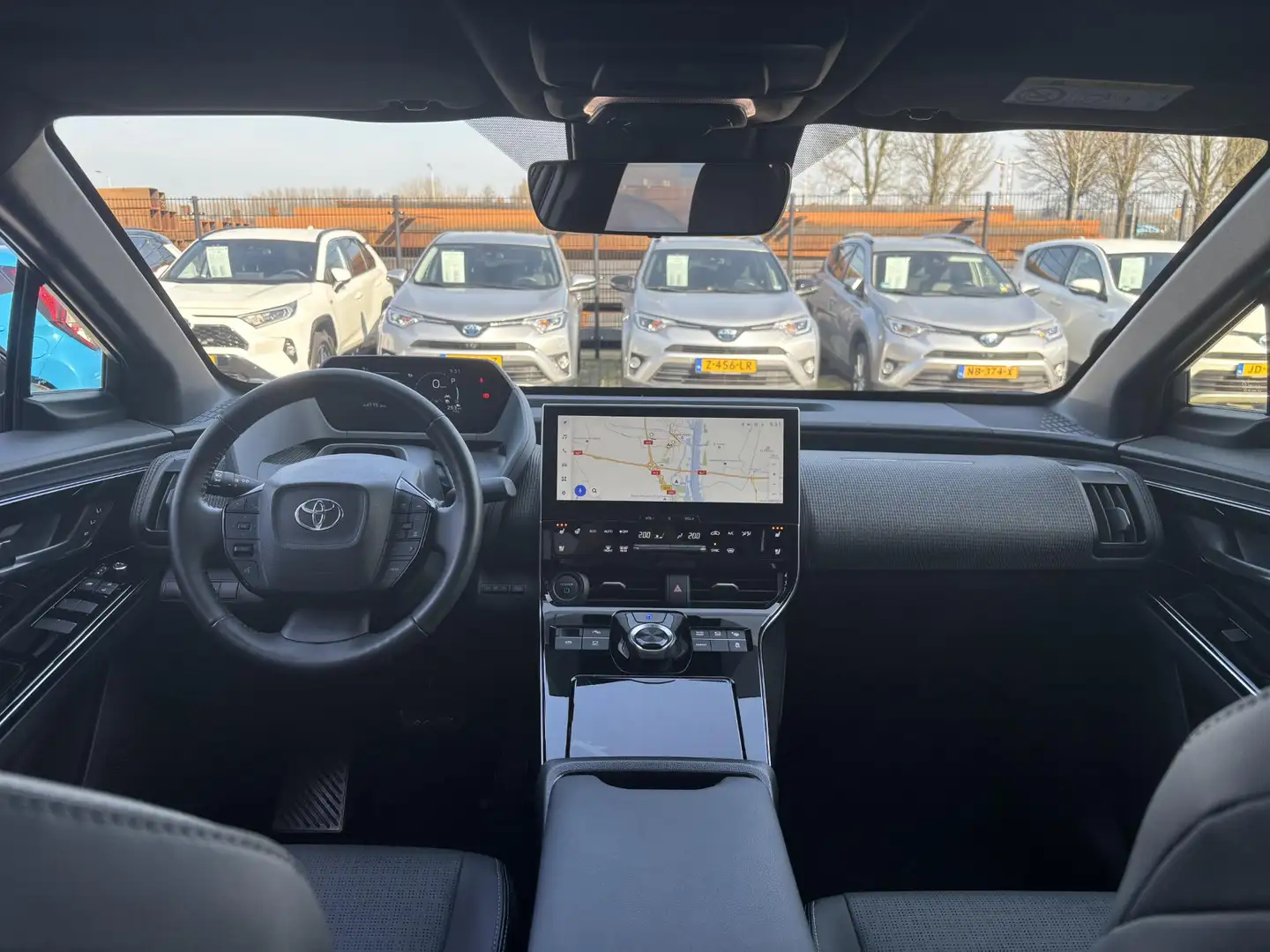 Toyota bZ4X Launch Edition Premium 71 kWh | Panoramadak | Stoe Grau - 2