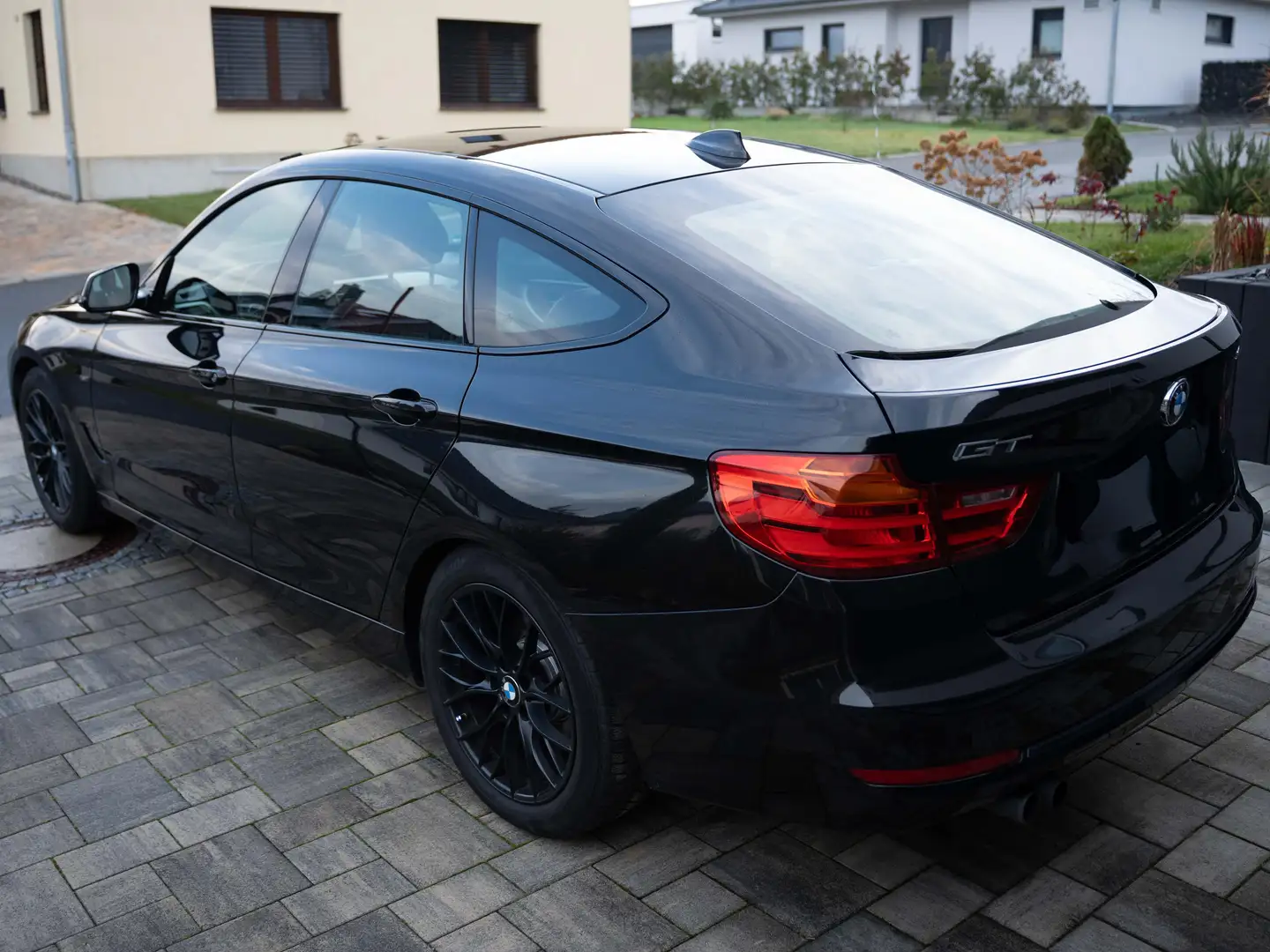 BMW 328 3er GT 328i GT Sport-Aut. Modern Line Чёрный - 2