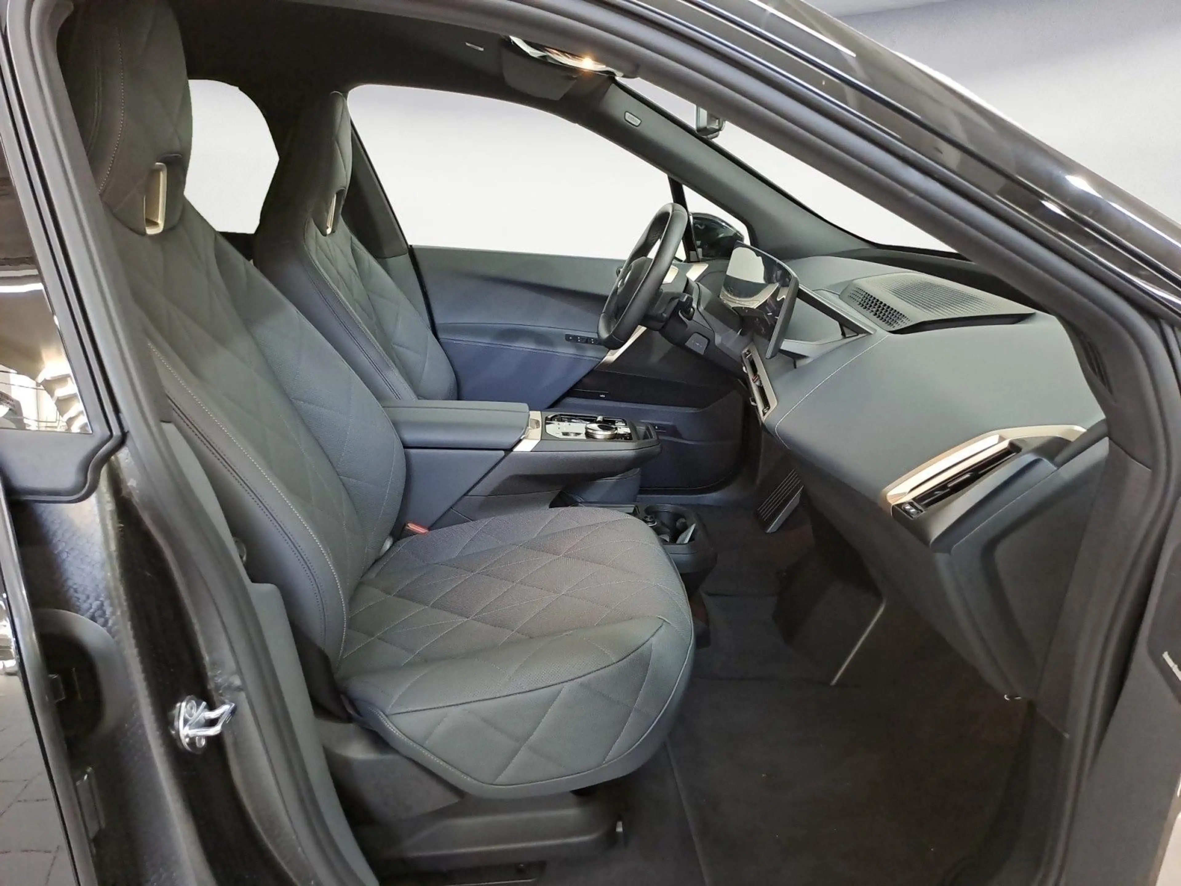 BMW iX xDrive45 23' Innovation AHK Driving Pro — photo 14