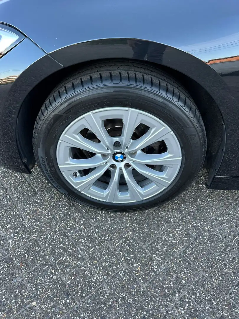 BMW 318 318i Touring Aut Luxury, Pano, Carplay, Verw stuur Zwart - 2