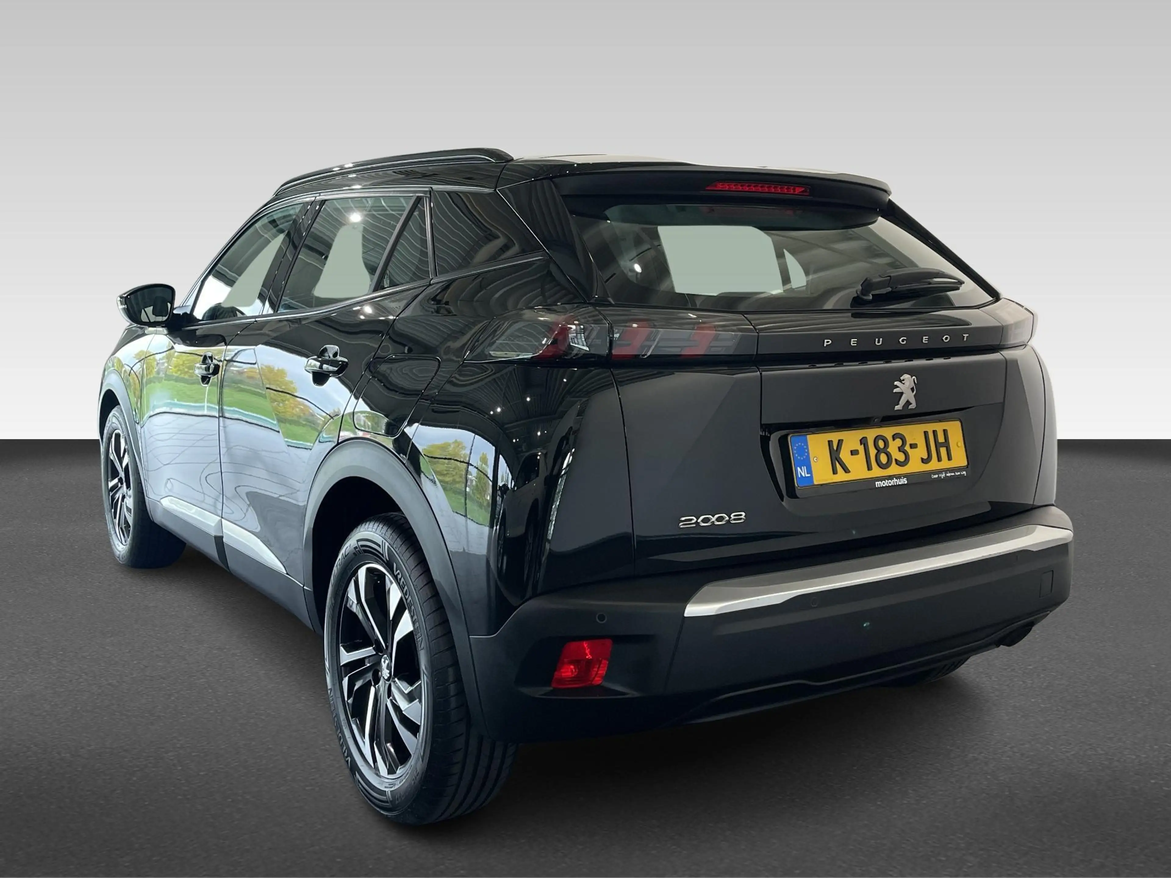 Peugeot 2008 1.2 PureTech Allure — photo 3